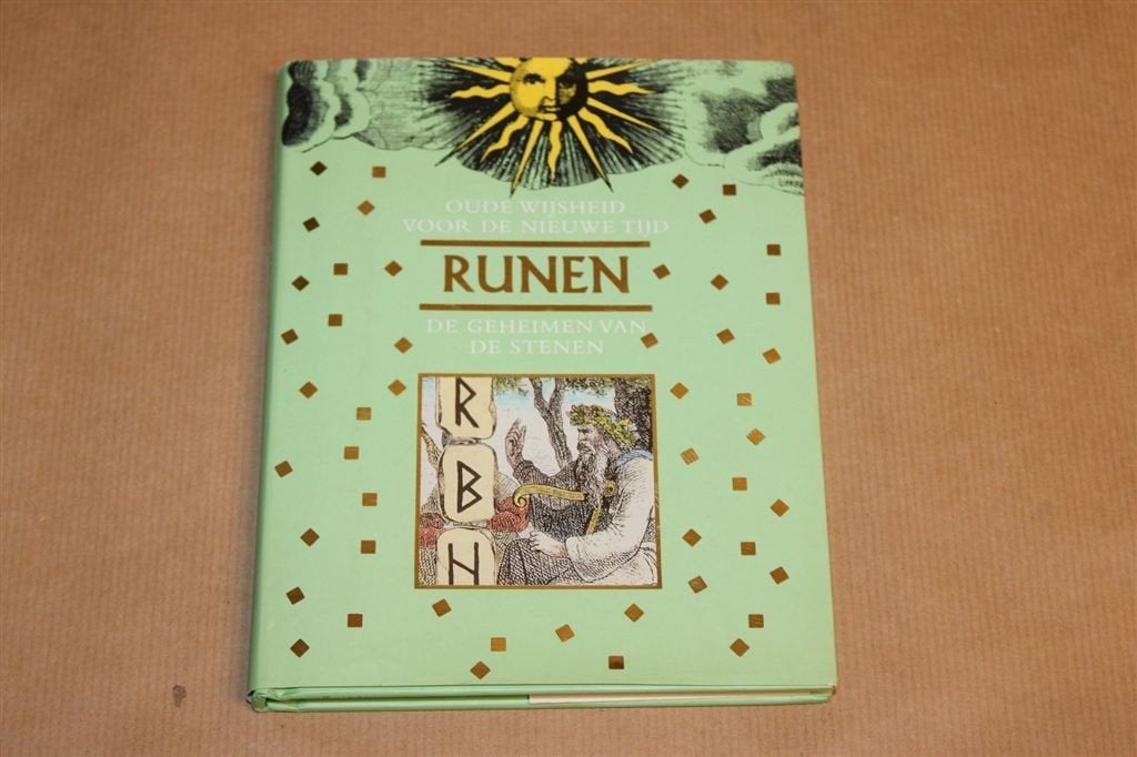 Runen — Oude Wijsheid & Geheimen van de Stenen, Ophalen of Verzenden, Gelezen, Europa