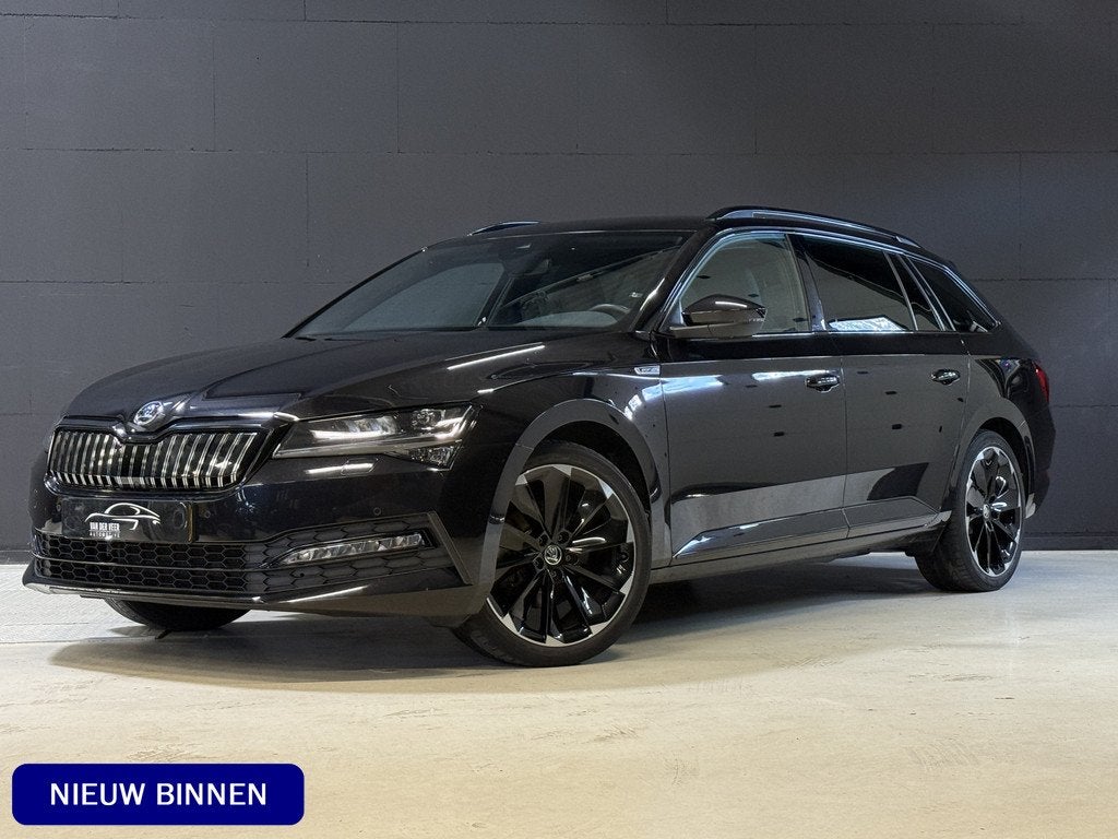 Skoda Superb Combi 1.4 TSI iV Sportline Business | 360 Camer, Auto's, Skoda, Gebruikt, 4 cilinders, Adaptive Cruise Control, Zwart