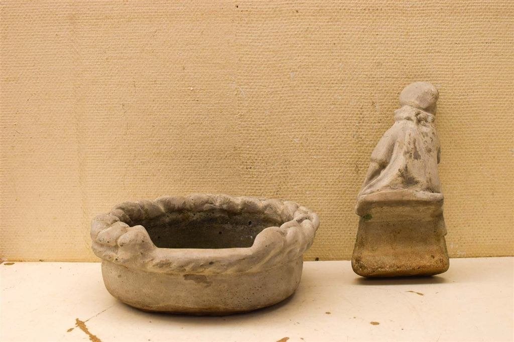 Stenen tuinbeeld met meisje zittend op de rand van de stenen, Tuin en Terras, Ophalen of Verzenden, Gebruikt, Steen