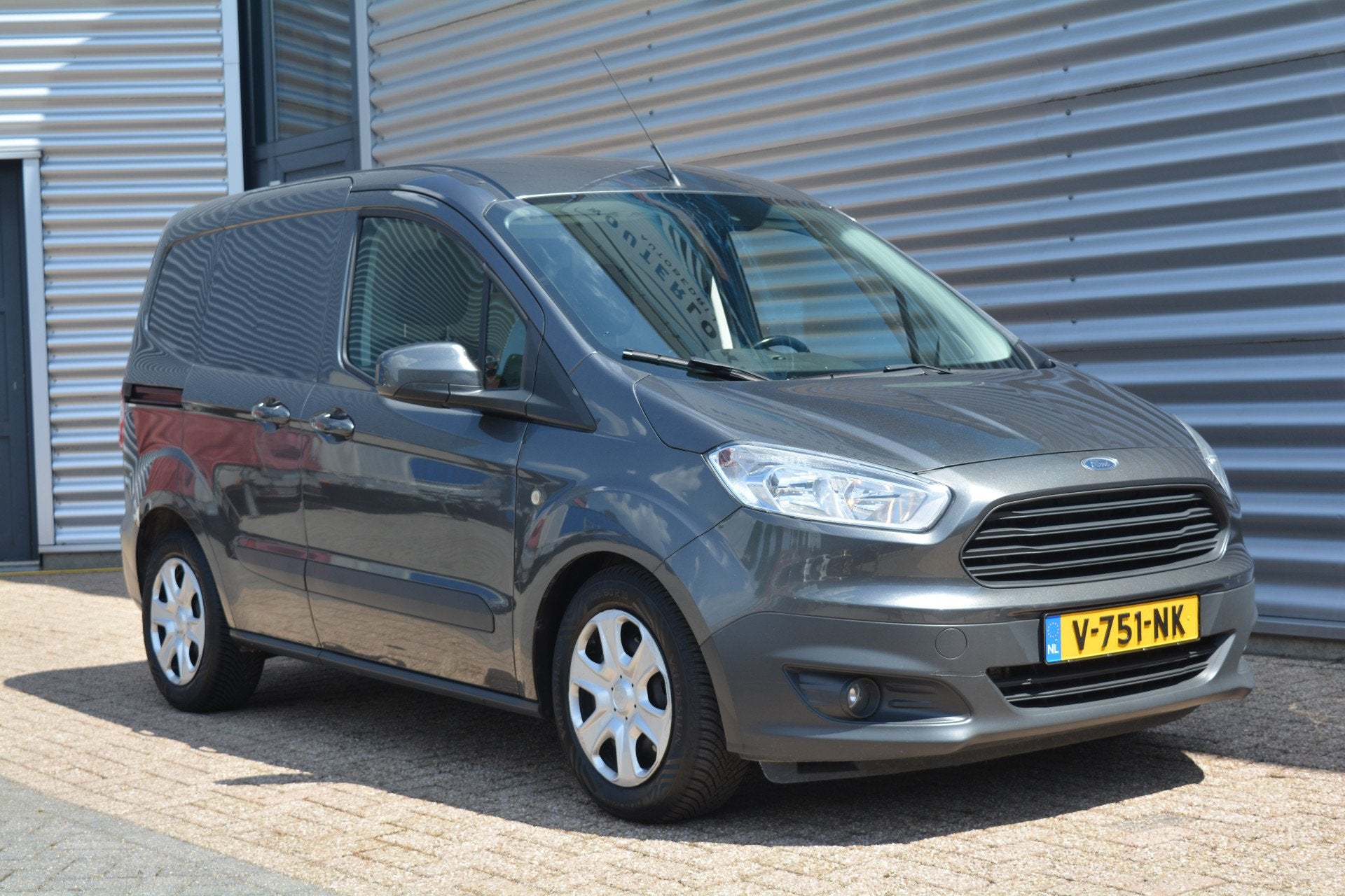Ford Transit Courier 1.5 TDCI Airco/Navi/1e Eig/Euro6/Org NL, Auto's, Voorwielaandrijving, Dealer onderhouden, Gebruikt, Euro 6