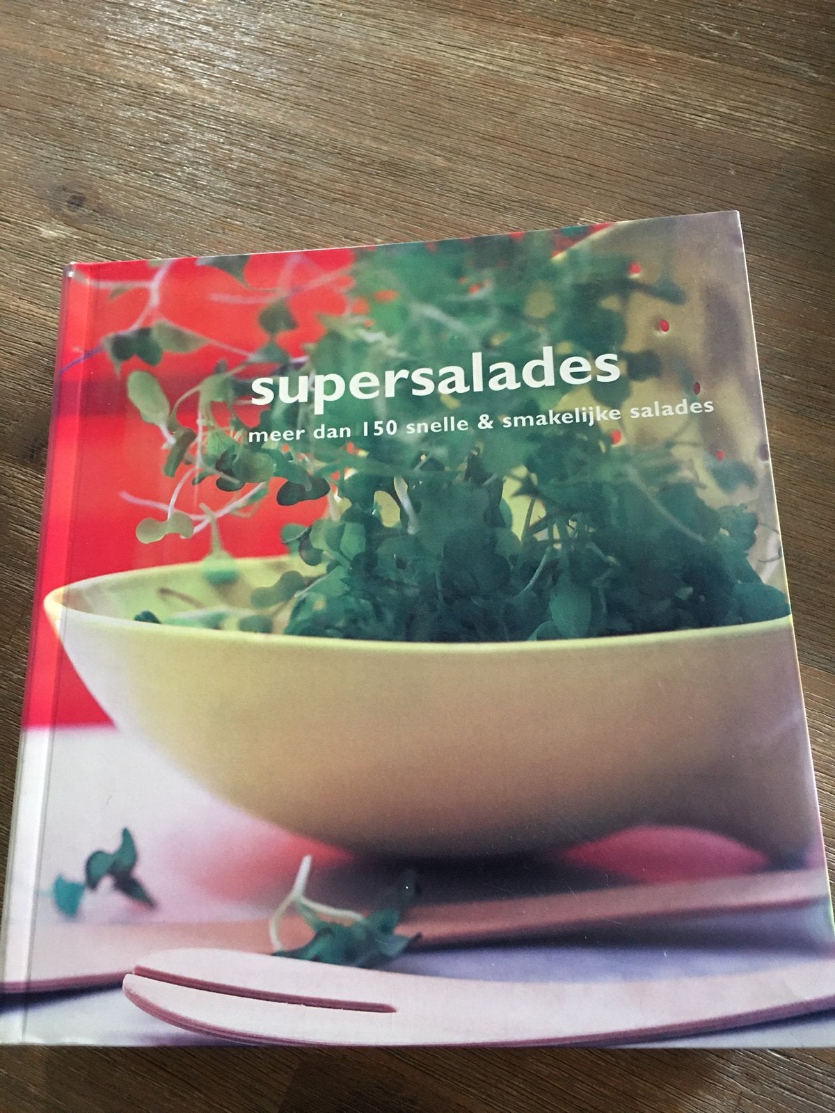 Kookboek(met kleurenfoto’s) supersalades,  NIEUW, Ophalen of Verzenden, Nieuw, Gezond koken