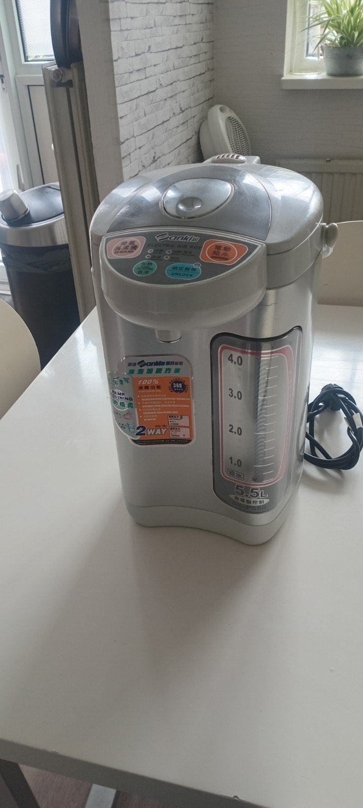 waterkoker met pomp 5.5 liter zgan, Ophalen of Verzenden, Zo goed als nieuw