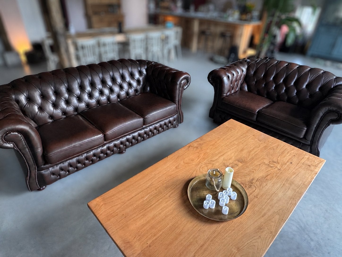 2 prachtige bruin leren Chesterfield banken 2/3 en 3/4 zits, Ophalen, Gebruikt, Chesterfield, Rechte bank