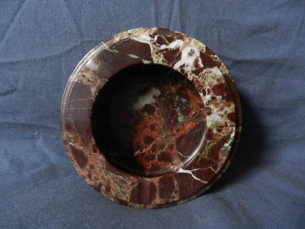 Ronde fraai geaderde natuurstenen asbak diam. 12,3 cm., Ophalen of Verzenden