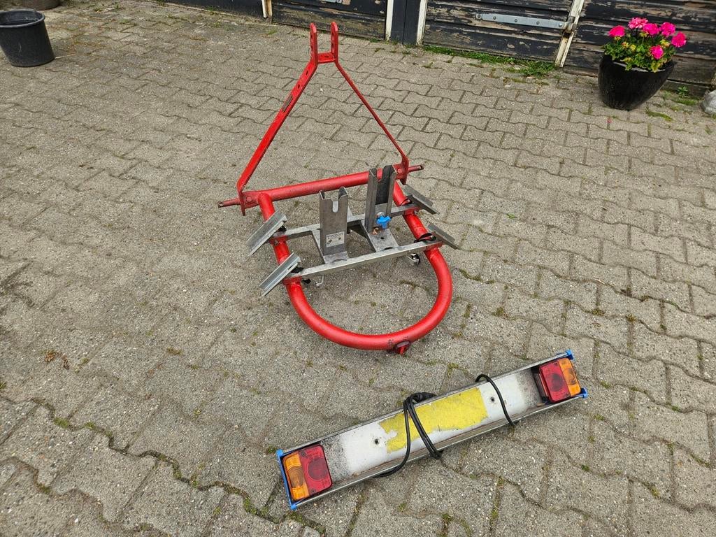 Fietsendrager twinny load voor in hef trekker, met lichtbalk, Ophalen, Gebruikt, 2 fietsen, Trekhaakdrager