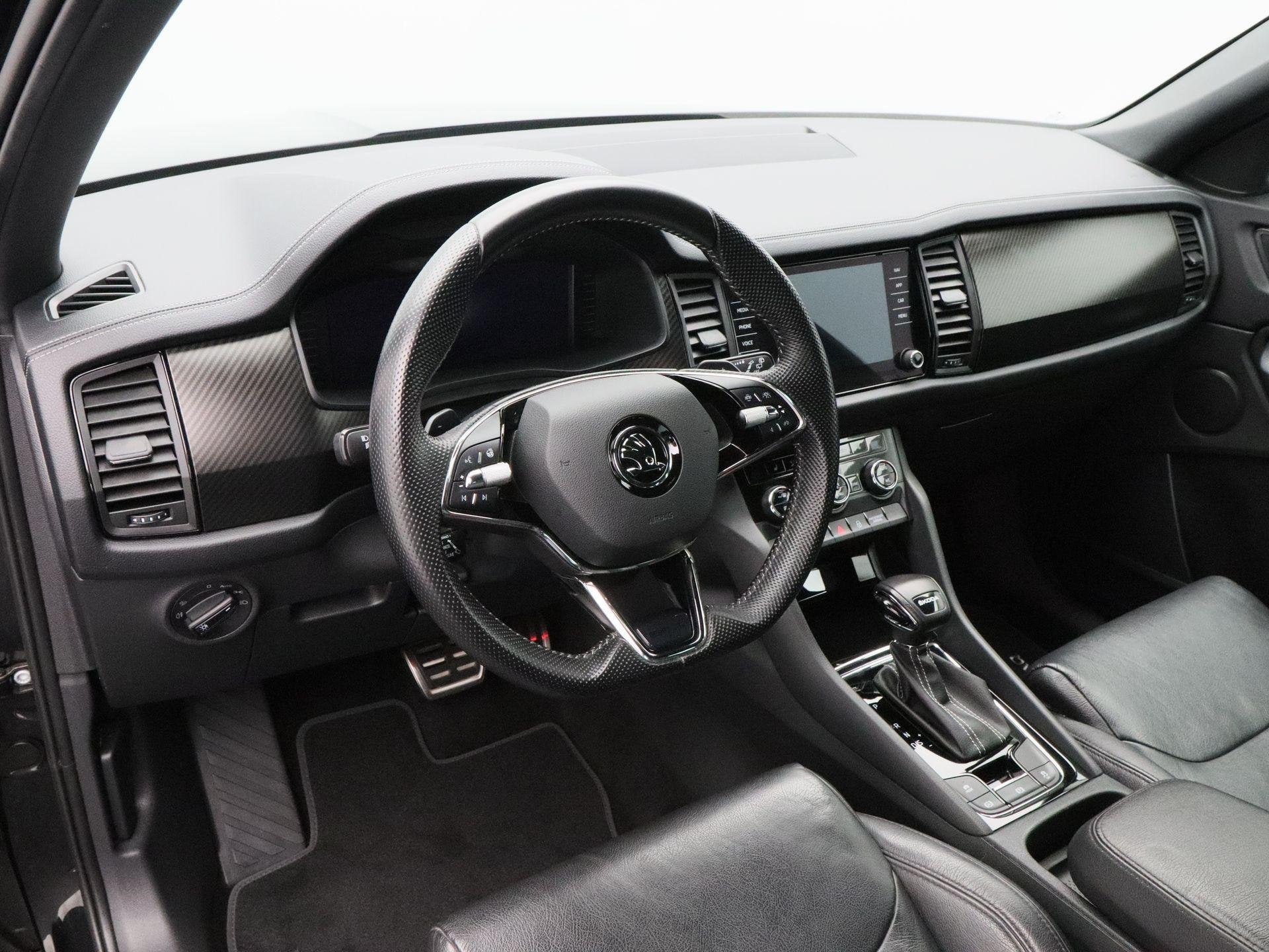 Skoda Kodiaq 1.5 TSi 150 Pk Automaat Sportline Business | St, Auto's, Dealer onderhouden, 4 cilinders, 150 pk, Alcantara
