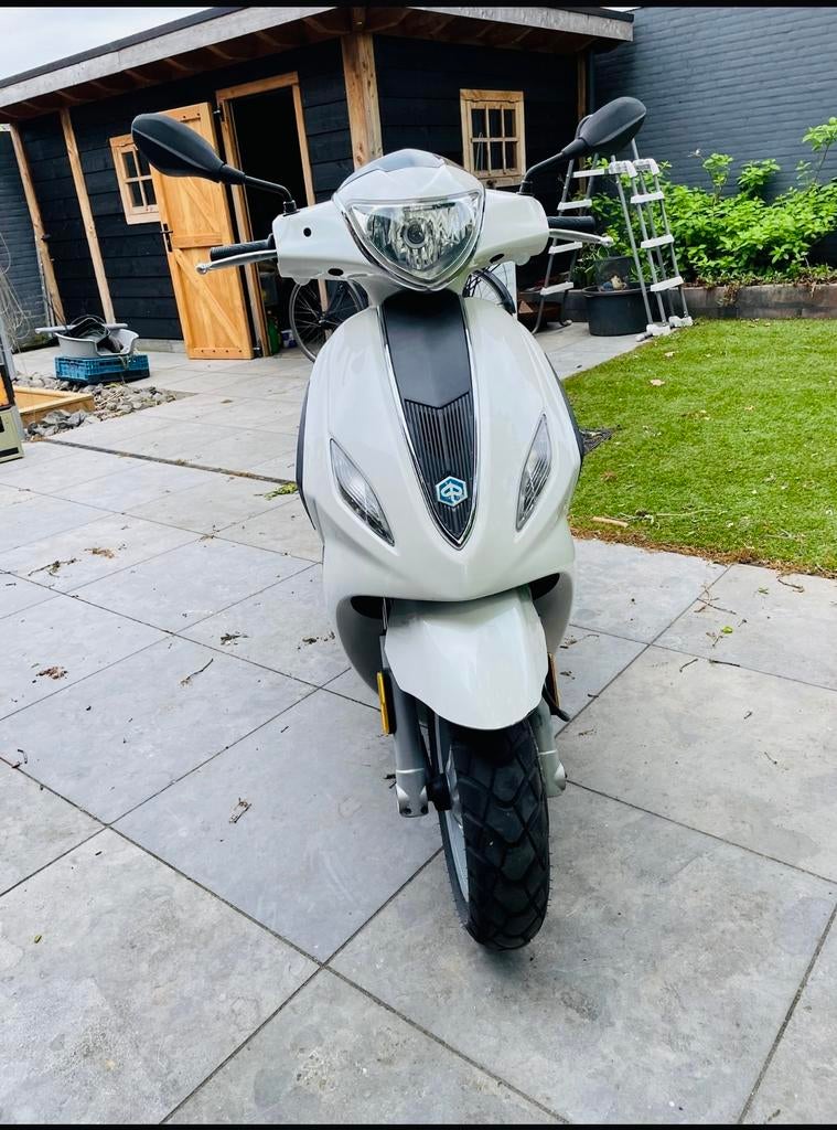 Piaggio Fly Scooter - Wit, Goede Staat, Fietsen en Brommers, Ophalen, Gebruikt, Maximaal 45 km/u, Fly