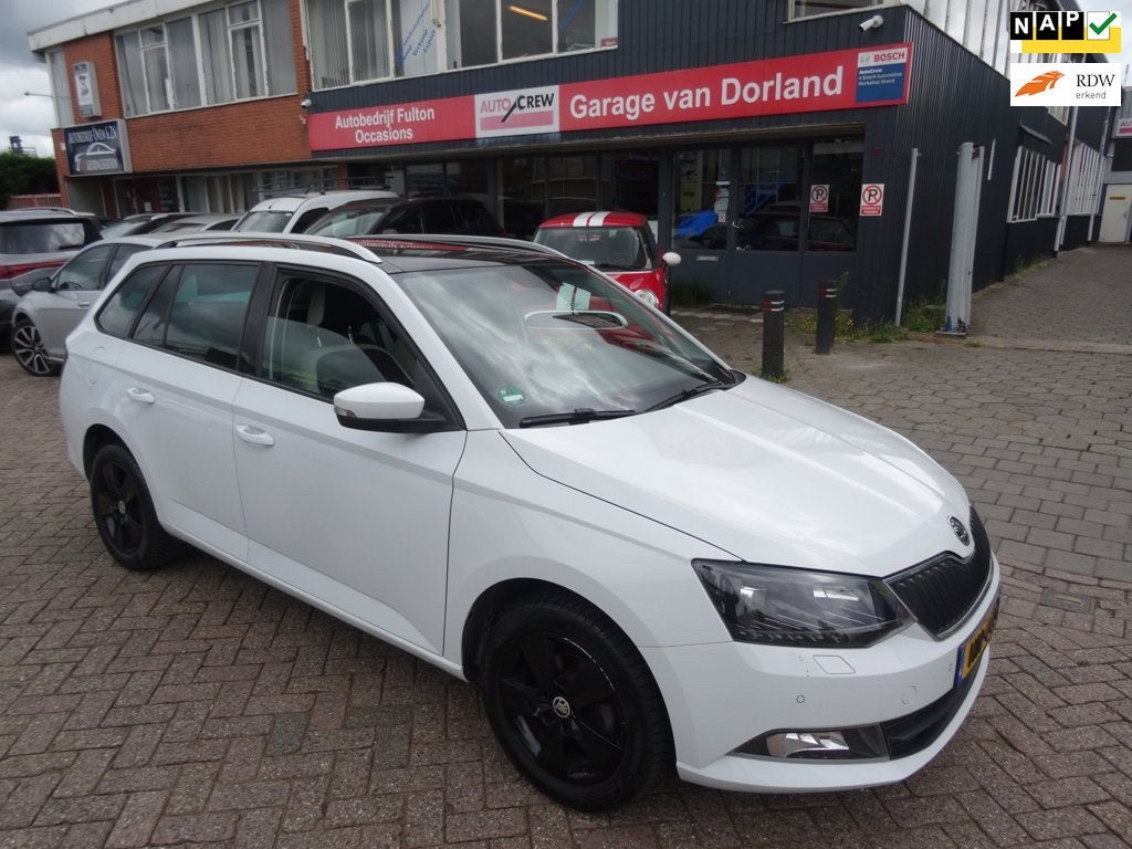 Skoda Fabia Combi 1.2 TSI Style Businessline Pro/Airco/Panod, Auto's, Skoda, Euro 6, 4 cilinders, Wit, Origineel Nederlands