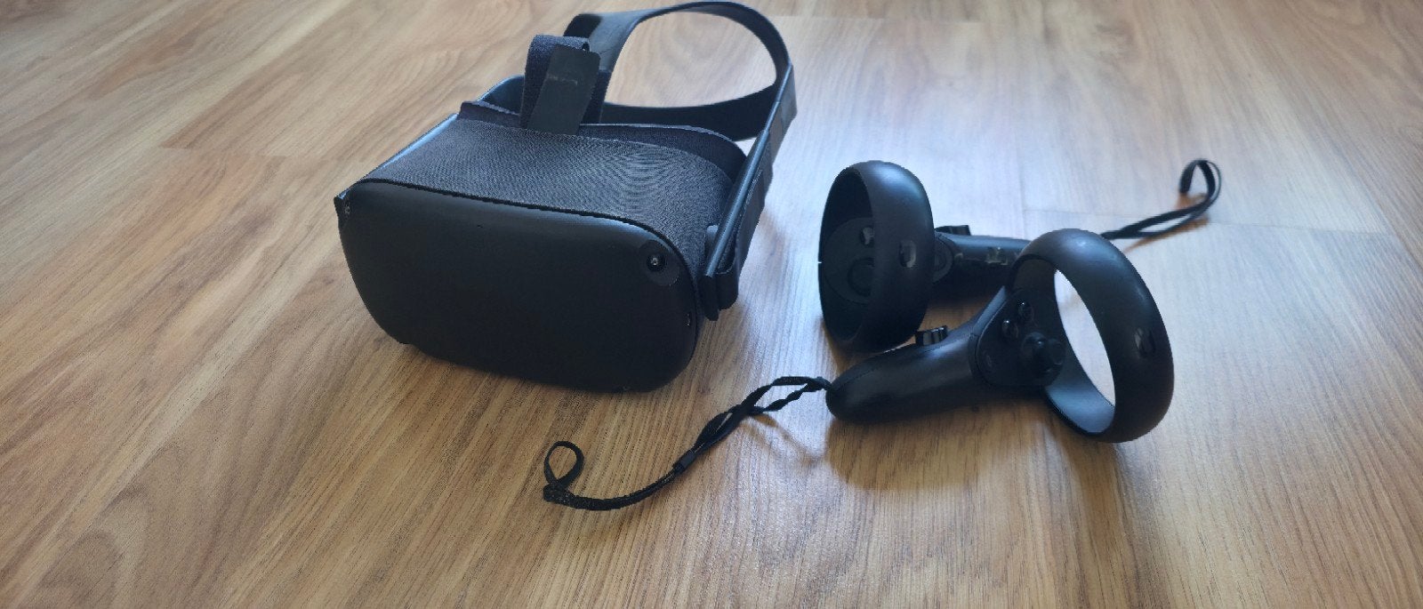 Oculus Quest 1 VR-bril met controllers, Spelcomputers en Games, Virtual Reality, Zo goed als nieuw, Overige platformen, VR-bril