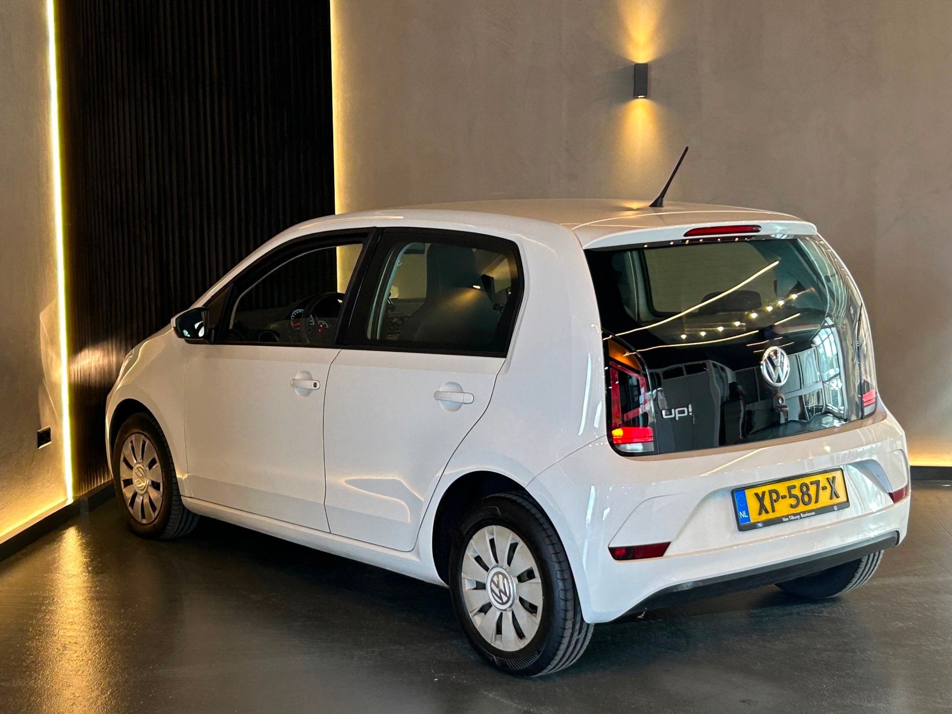 Volkswagen Up! 1.0 BMT move up!|BTW AUTO|1e EIG|NAP|AIRCO|EL, Dealer onderhouden, Gebruikt, Wit, Origineel Nederlands