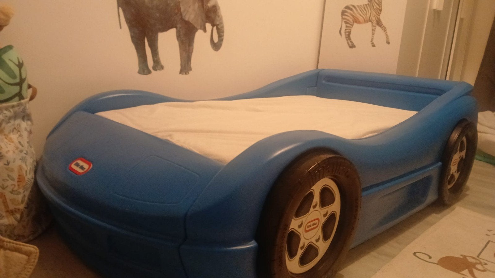 Little Tikes raceauto bed (peuterbed), Ophalen, Gebruikt, Lattenbodem