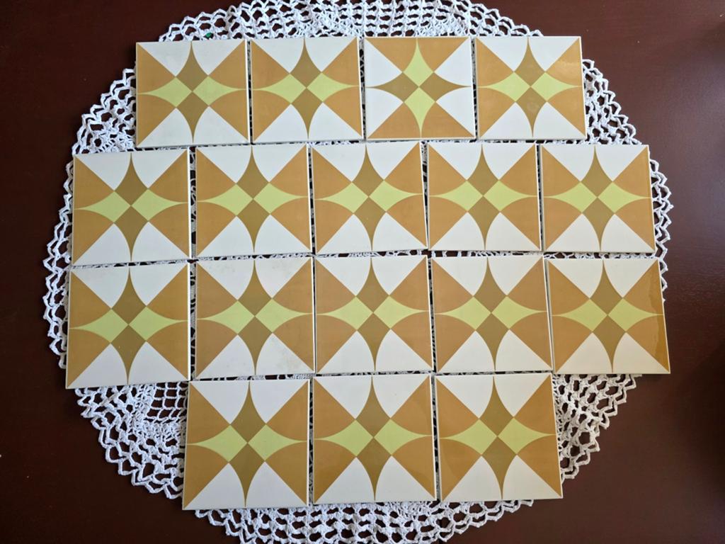 Set van 17 retro tegeltjes, 15x15cm, Antiek en Kunst, Antiek | Wandborden en Tegels, Ophalen of Verzenden