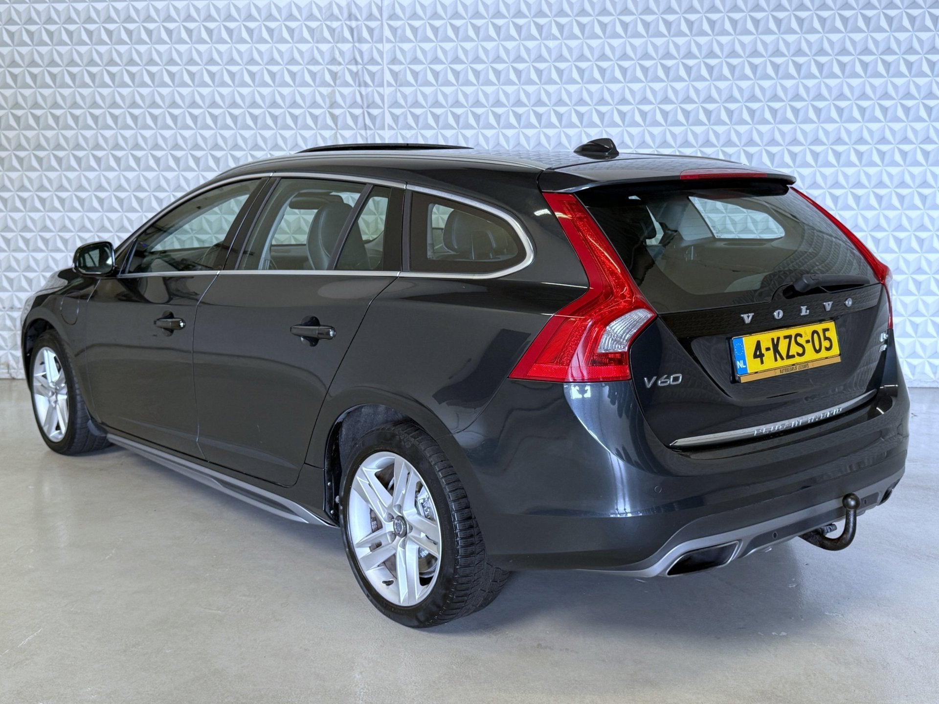 Volvo V60 2.4 D6 AWD Plug-In Hybrid / NIEUWE APK! (2013), Auto's, Automaat, Vierwielaandrijving, Te koop, Euro 5