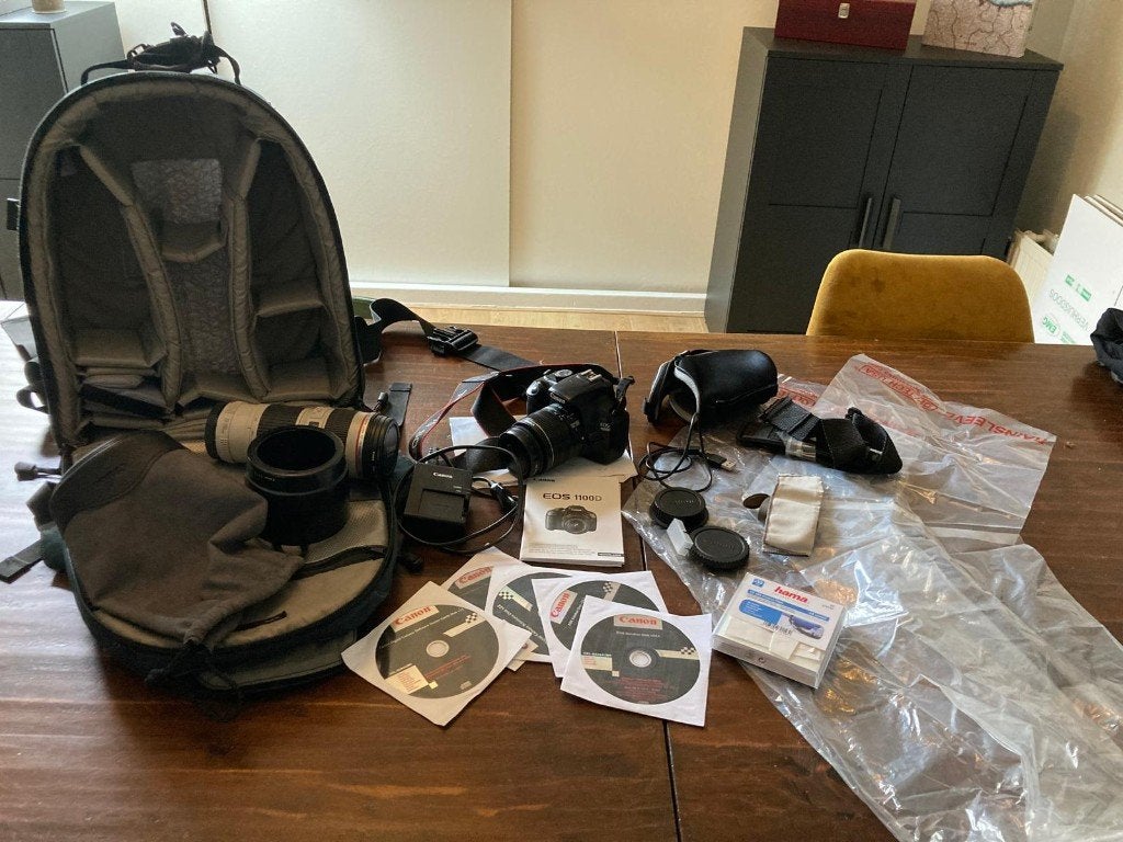 Canon EOS 1100D spiegelreflexcamera + 2 lenzen + accessoires, Ophalen, Spiegelreflex, Geheugenkaart, Canon