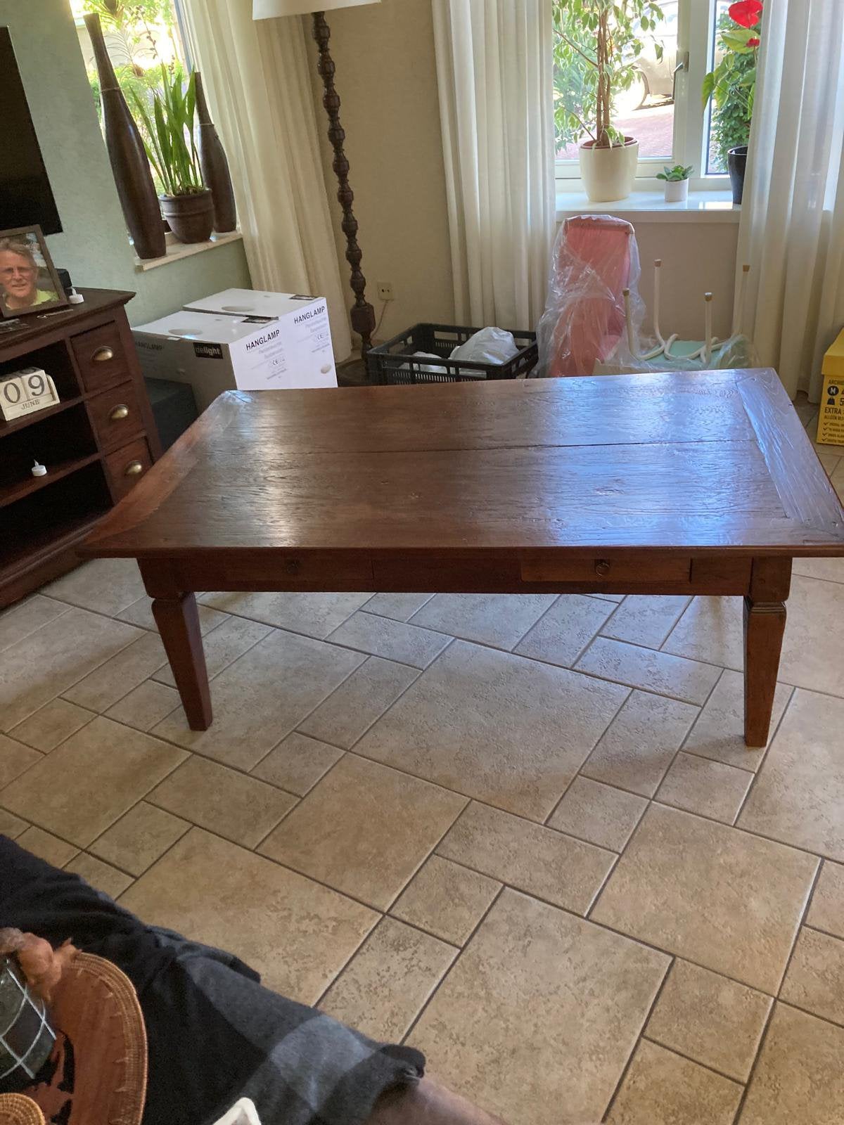 Koloniale houten salontafel met lade 141 x 87 cm, Huis en Inrichting, Tafels | Salontafels, Ophalen, Zo goed als nieuw, Rechthoekig