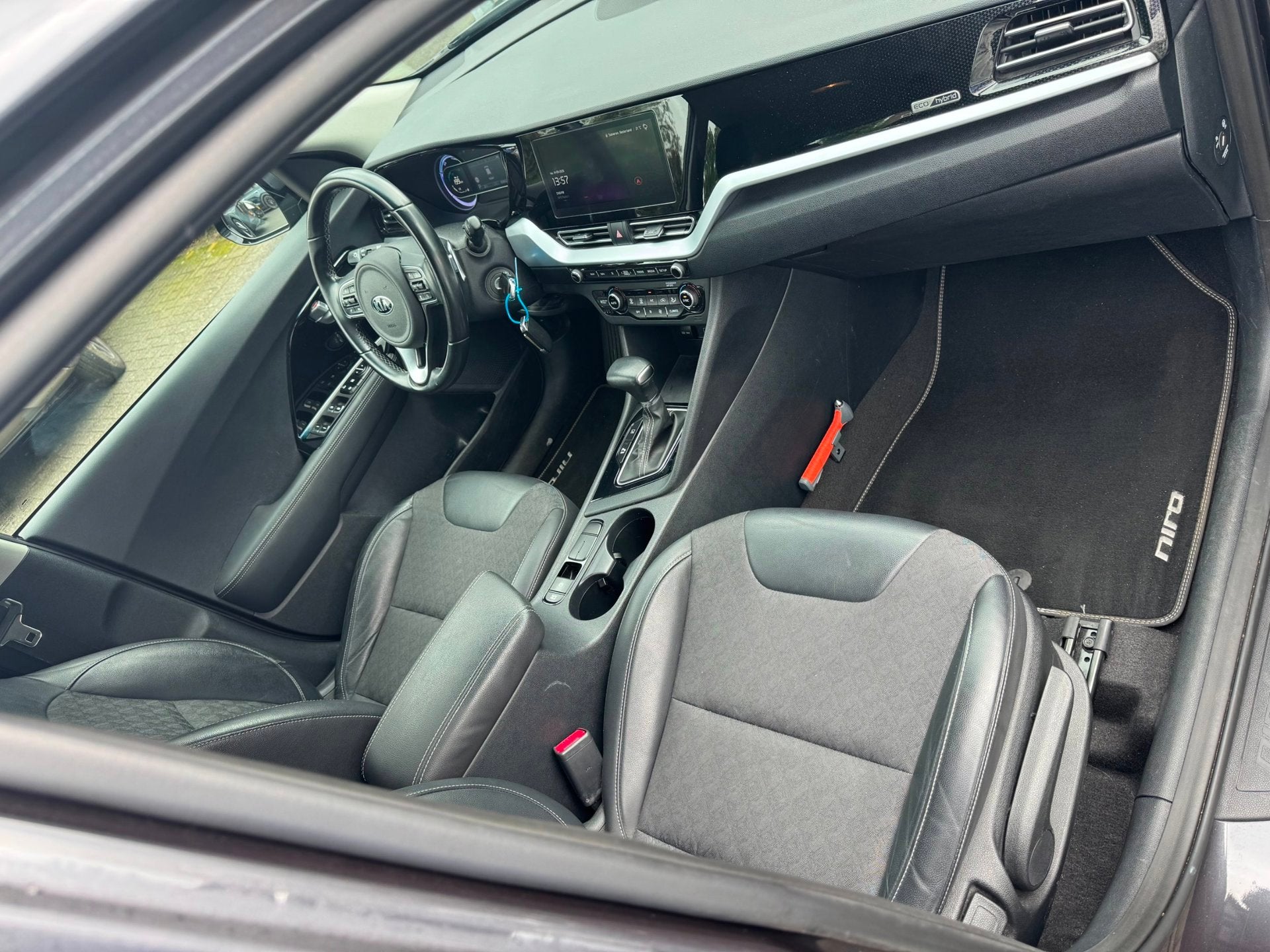 Foto 11 van Kia Niro 1.6 GDi Hybrid DynamicLine | All Season | Volledig