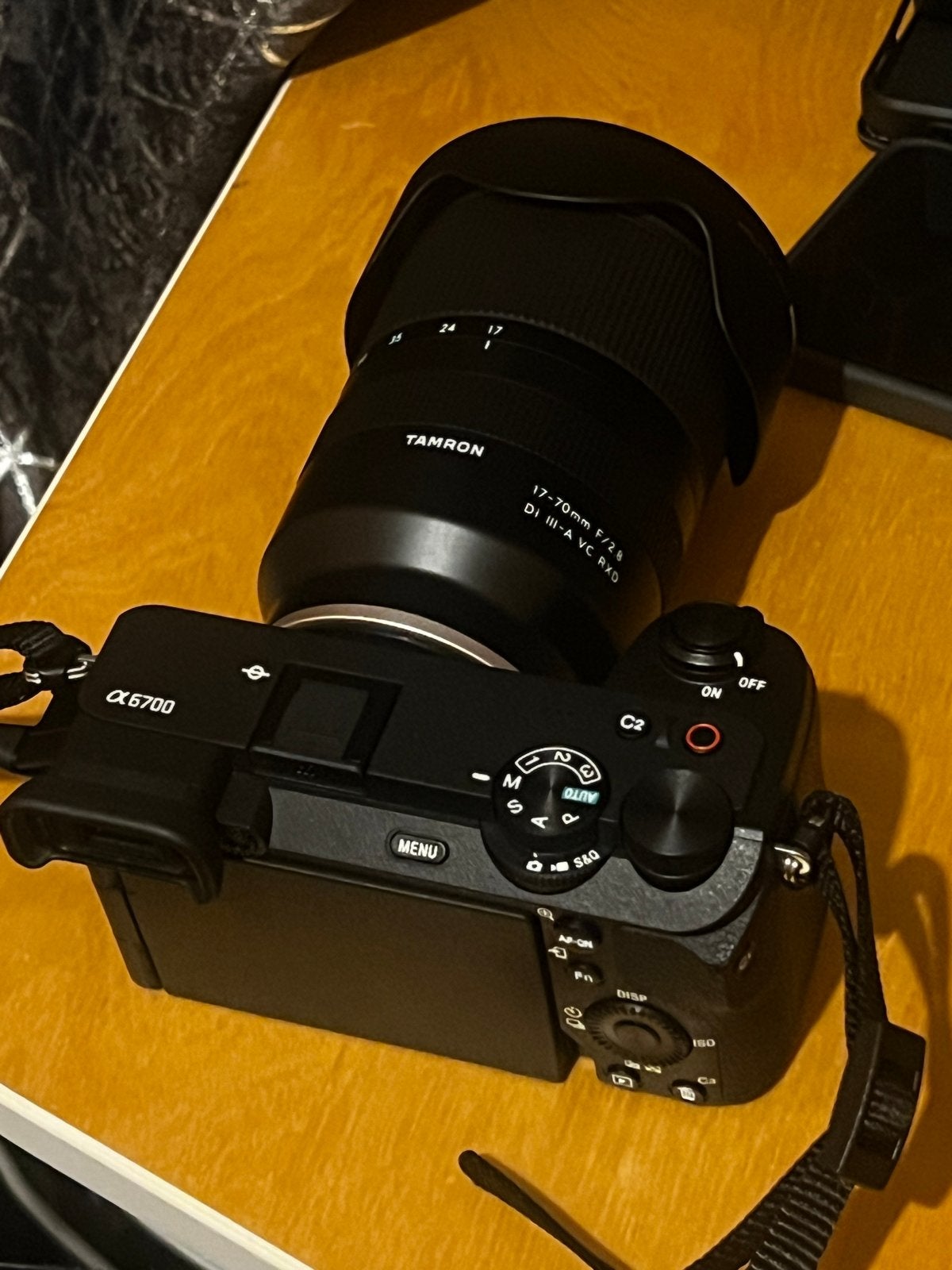 Sony A6700 + Tamron 17-70mm F2.8 ( 1 Week Old ), Touchscreen, Ophalen of Verzenden, Zo goed als nieuw, Accu