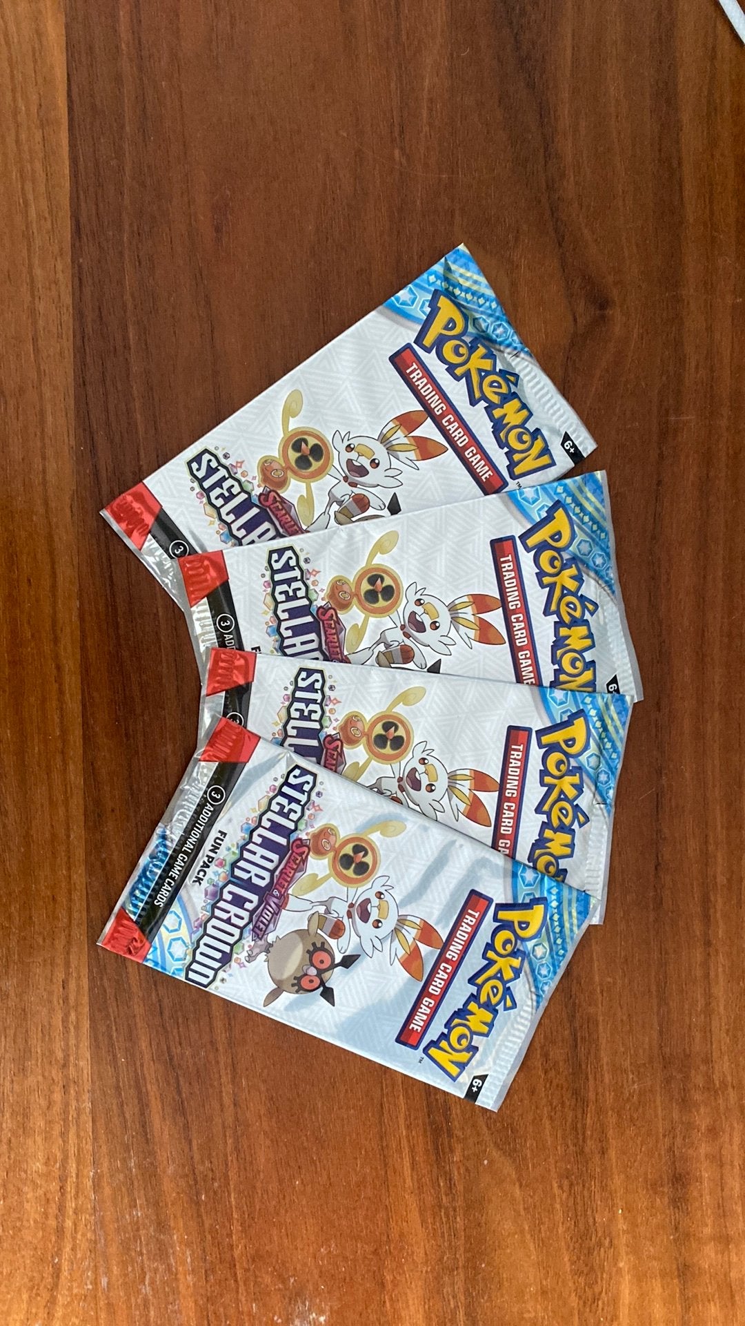 4 mooie fun packs van Seller Crown, Ophalen of Verzenden, Zo goed als nieuw, Booster, Foil
