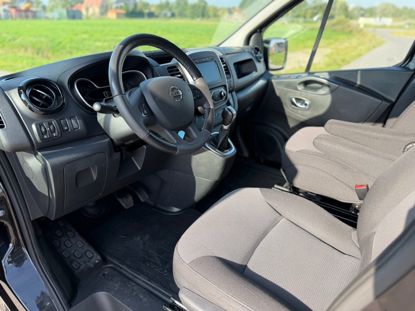 Nissan Nv300 DC 2.0dCi 145pk Automaat L2h1 2020 Zwart Luxe, 145 pk, Stof, 4 cilinders, 1926 kg