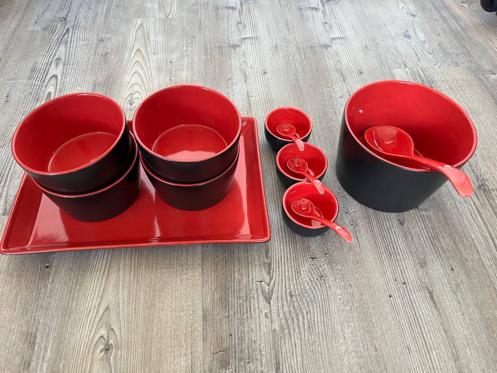 Aziatisch servies set - rood/zwart, Aziatisch, Keramiek, Ophalen of Verzenden, Zo goed als nieuw