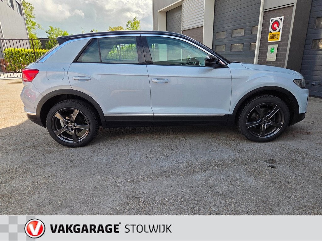Volkswagen T-Roc 1.5 TSI Sport, Parelmoer, Zwart dak, Camera, Voorwielaandrijving, Stof, 4 cilinders, 150 pk