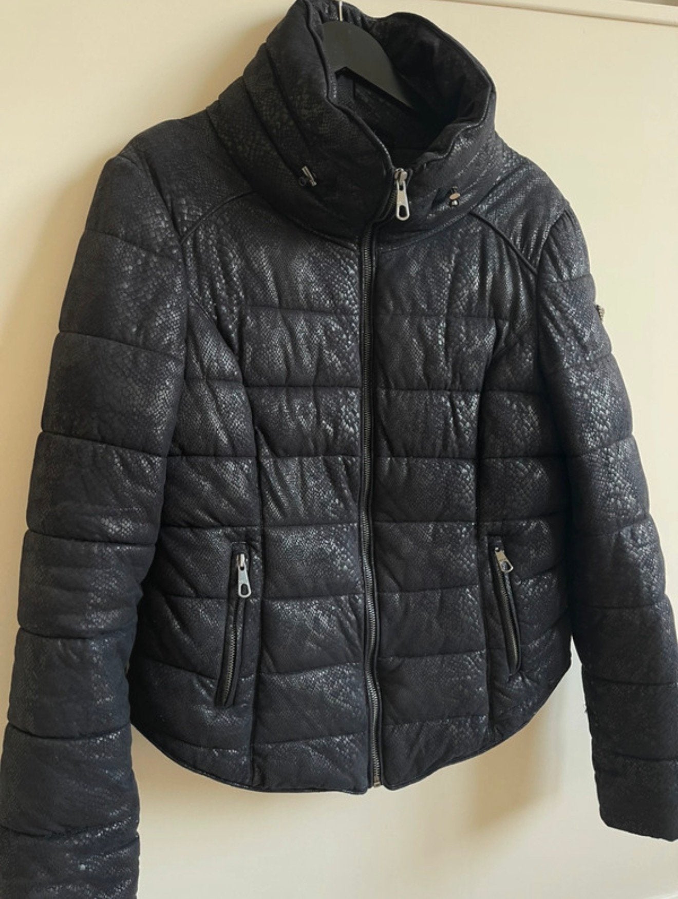 Guess jas dames zwart, Ophalen of Verzenden, Zo goed als nieuw, Maat 42/44 (L), Zwart
