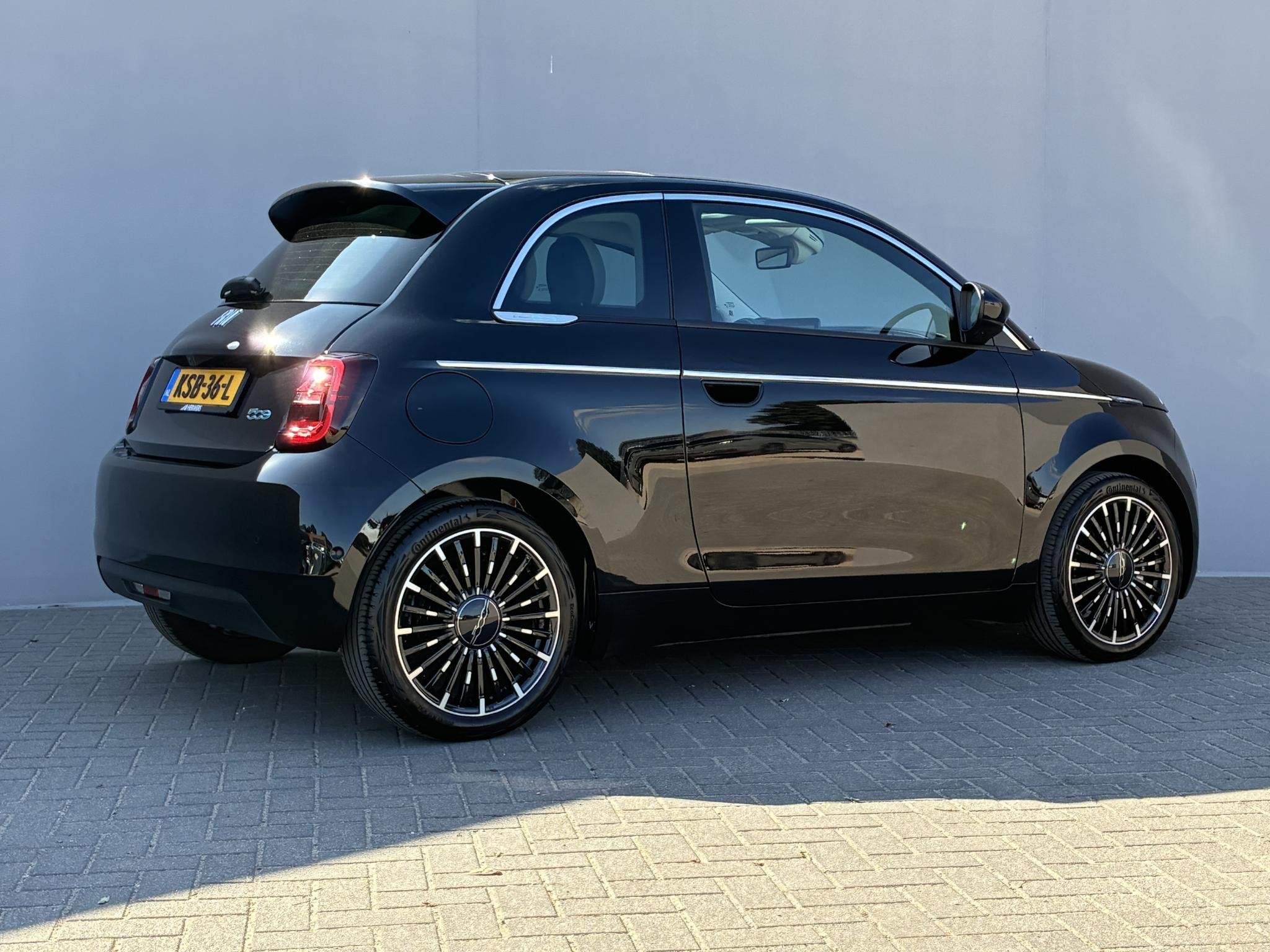 Fiat 500e La Prima 42 kWh / SOH 94% / Apple Carplay/Android, Auto's, Fiat, Gebruikt, 118 pk, 4 stoelen, Zwart