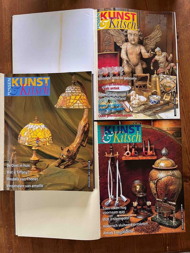 Tussen Kunst en Kitsch -52 aflevering ingebonden in 3 boeken, Ophalen of Verzenden, Gelezen