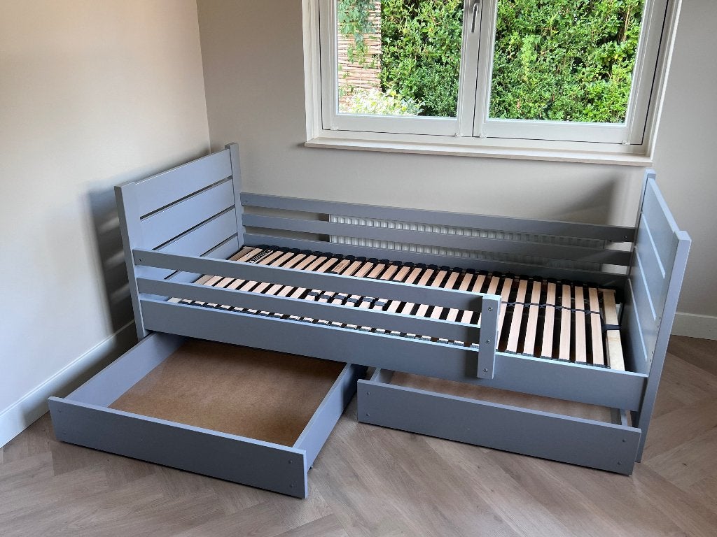 Mooie houten Grijze kinderbedden ‘Rockwood’, Kinderen en Baby's, Ophalen, 85 tot 100 cm, Zo goed als nieuw, Lattenbodem