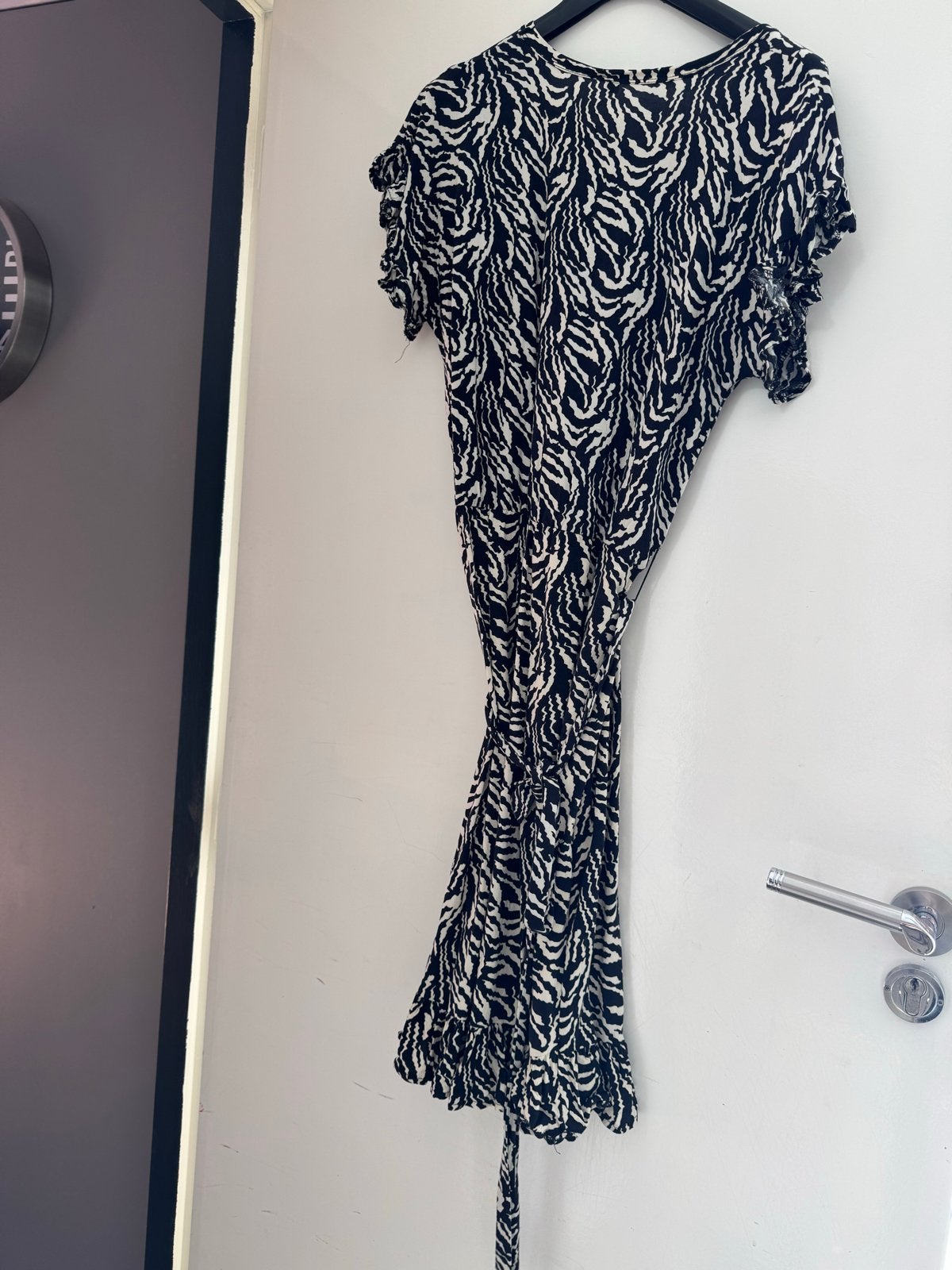 Zwart-witte jurk met zebraprint, Maat 38/40 (M), Zwart, Ophalen of Verzenden, Zo goed als nieuw