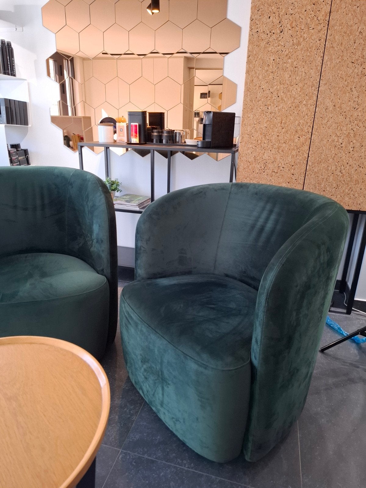 2 Moderne Draaifauteuils in Donkergroene Velvet Stof, Huis en Inrichting, Fauteuils, Ophalen of Verzenden