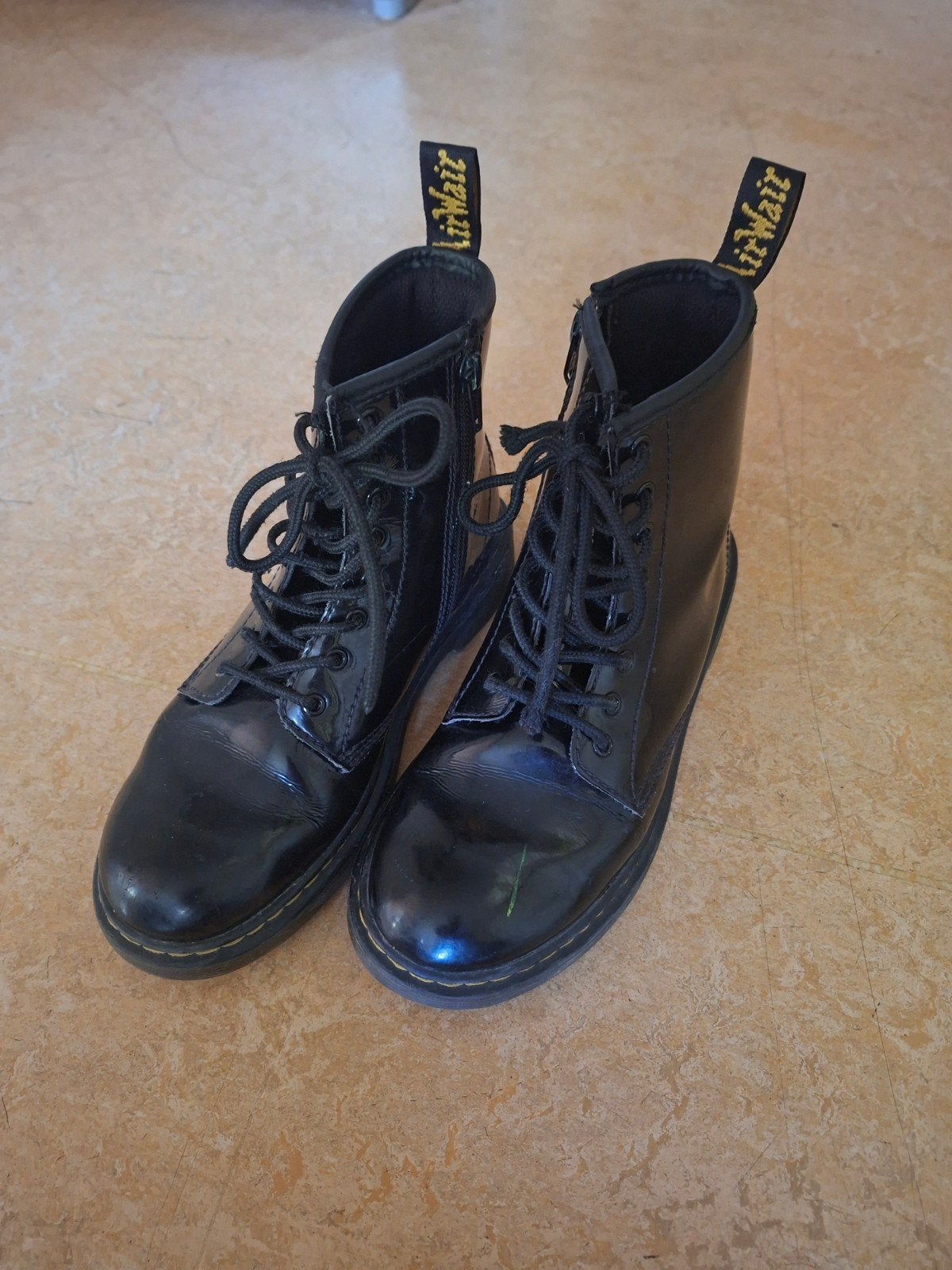 Dr. Martens lakleren laarzen maat 35, Kinderen en Baby's, Kinderkleding | Schoenen en Sokken, Ophalen of Verzenden, Zo goed als nieuw