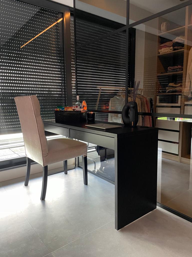 IKEA Micke Bureau Zwartbruin - Modern en Functioneel, Huis en Inrichting, Bureaus, Gebruikt, Computerbureau, IKEA, Modern, Spaanplaat of MDF