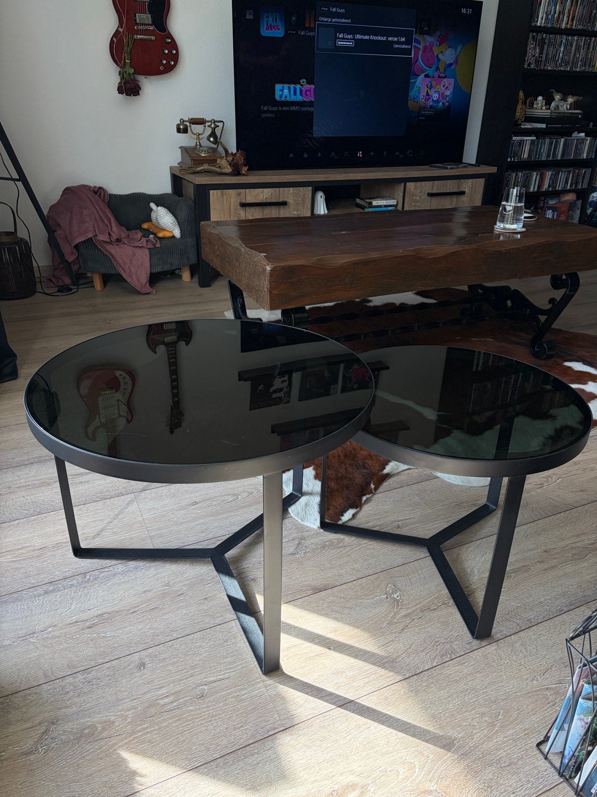 Set van 2 zwarte bijzettafels / salontafels met glasplaat, Ophalen, Gebruikt, Rond, Glas
