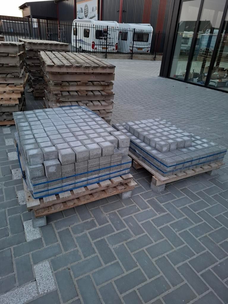 Nieuwe halve beton klinkers grijs - meer dan 500 stuks BKK, Tuin en Terras, Klinkers, Nieuw, Ophalen of Verzenden, 10 m² of meer