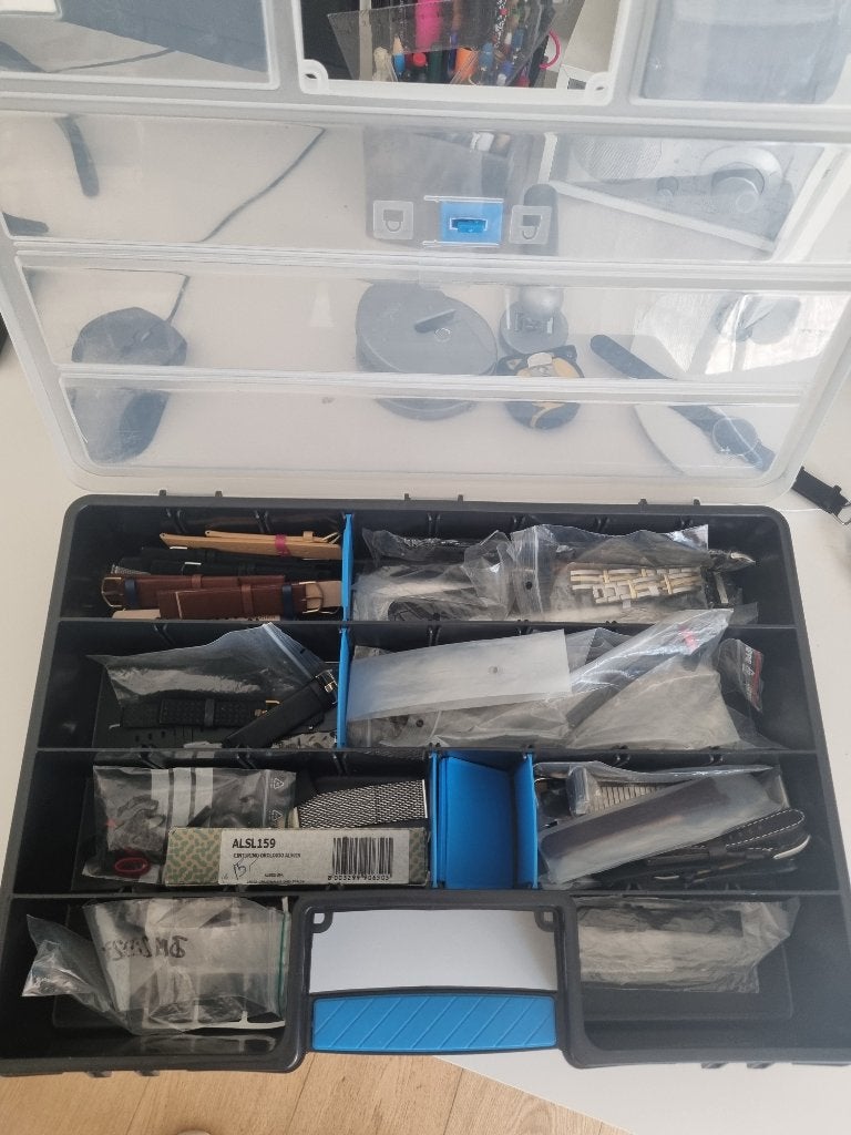 Doos met nieuwe horloge bandjes te koop, Sieraden, Tassen en Uiterlijk, Horloges | Heren, Overige merken, Overige materialen, Polshorloge