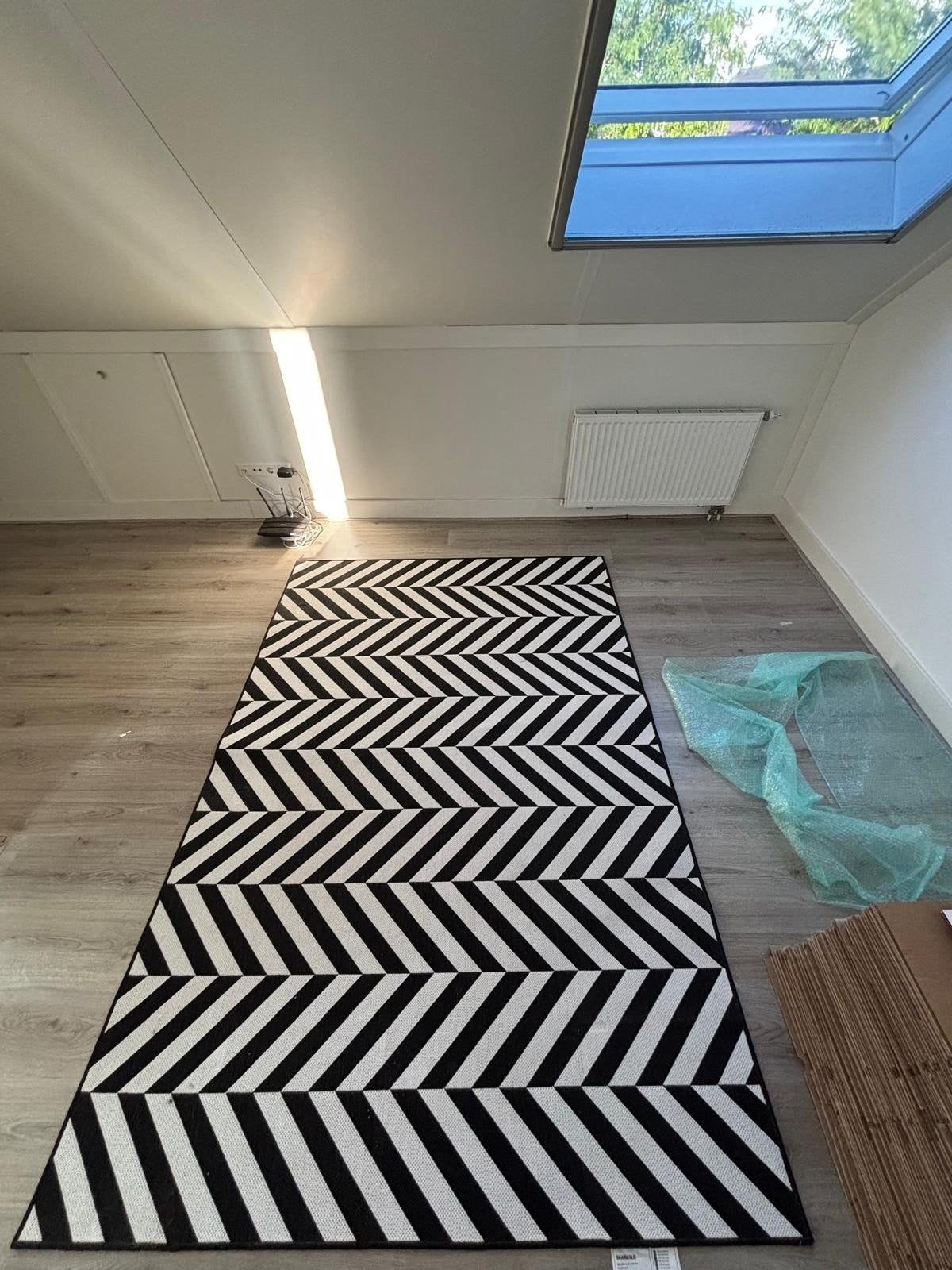 IKEA SKARILD Vloerkleed Zwart Wit 160x230 cm, Huis en Inrichting, Stoffering | Tapijten en Kleden, Ophalen, 200 cm of meer, Zo goed als nieuw