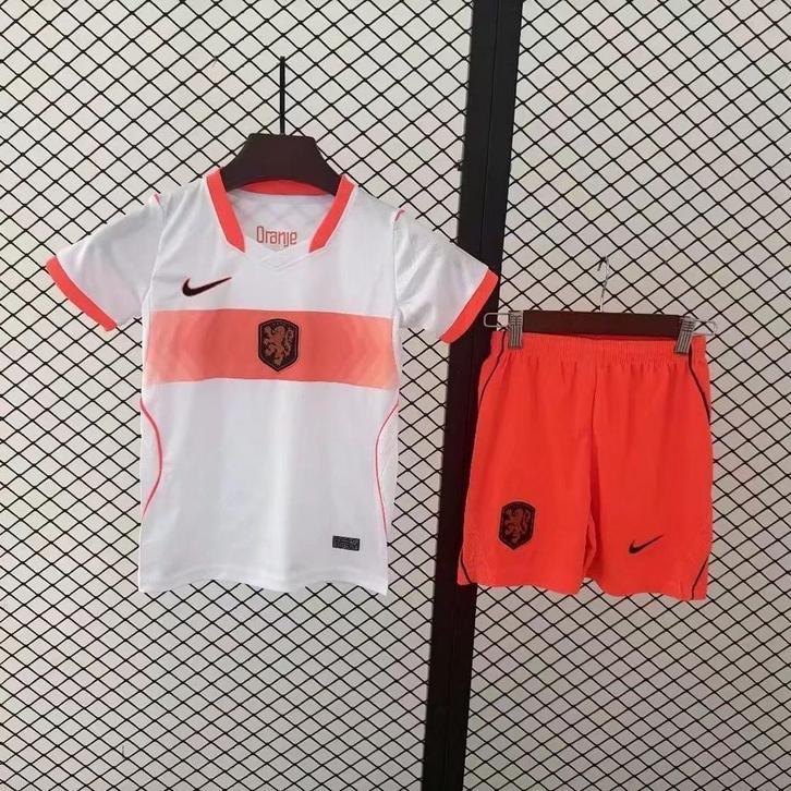 Nederland WK 2026 setjes kids!, Sport en Fitness, Voetbal, Maat XS of kleiner, Ophalen of Verzenden, Zo goed als nieuw, Shirt