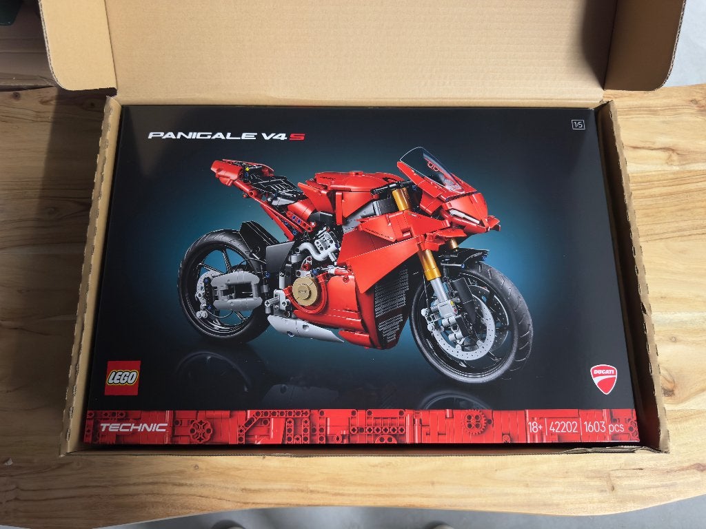 LEGO 42202 Technic Ducati Panigale V4 S motor Nieuw in doos, Compleet, Lego, Nieuw, Ophalen of Verzenden
