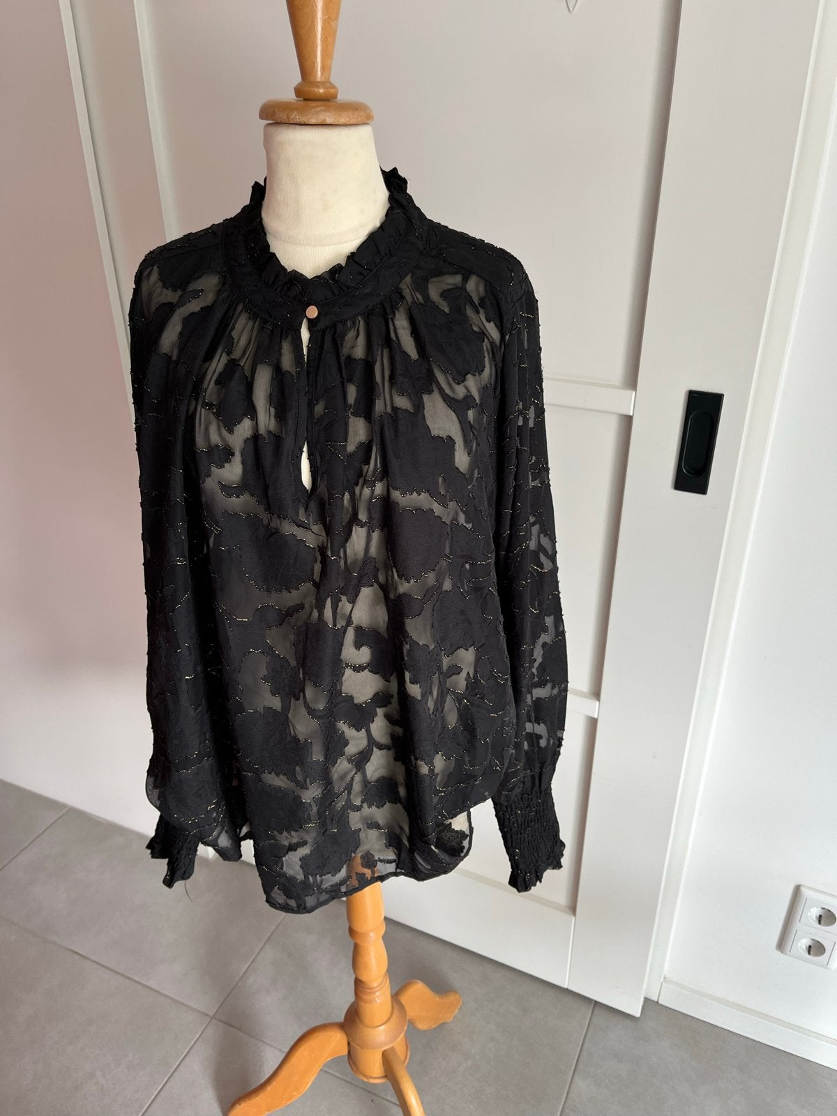 Nukus Zwarte Doorschijnende Blouse XL, Ophalen of Verzenden, Zo goed als nieuw, Maat 46/48 (XL) of groter, Zwart