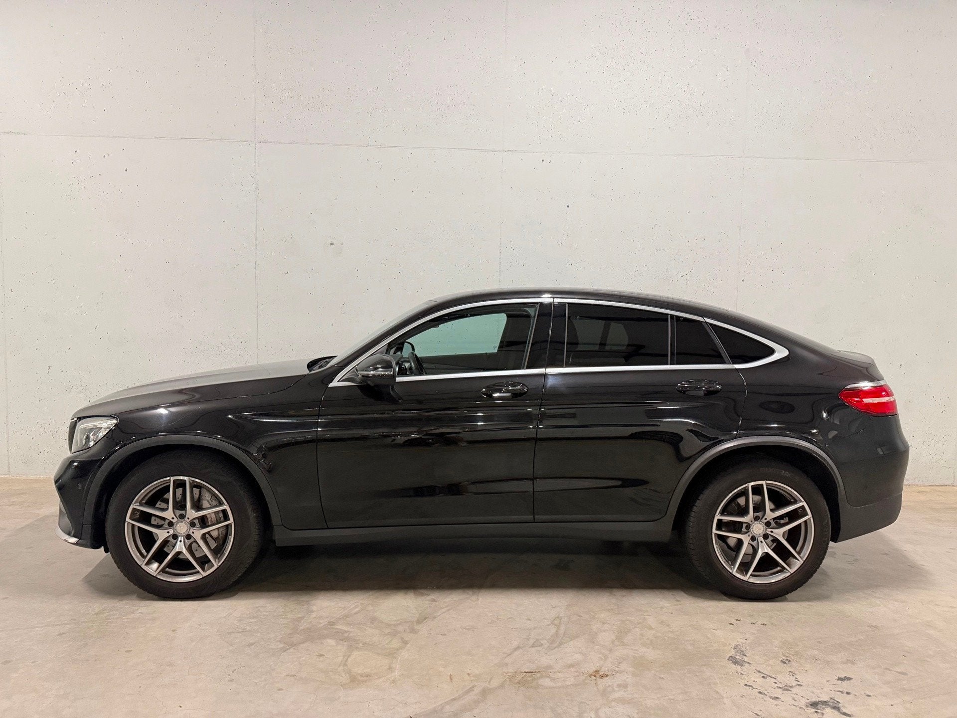 Mercedes-Benz GLC-klasse Coupé 250 4MATIC Edition 1 AMG Lee, Auto's, Automaat, Dealer onderhouden, Gebruikt, Euro 6