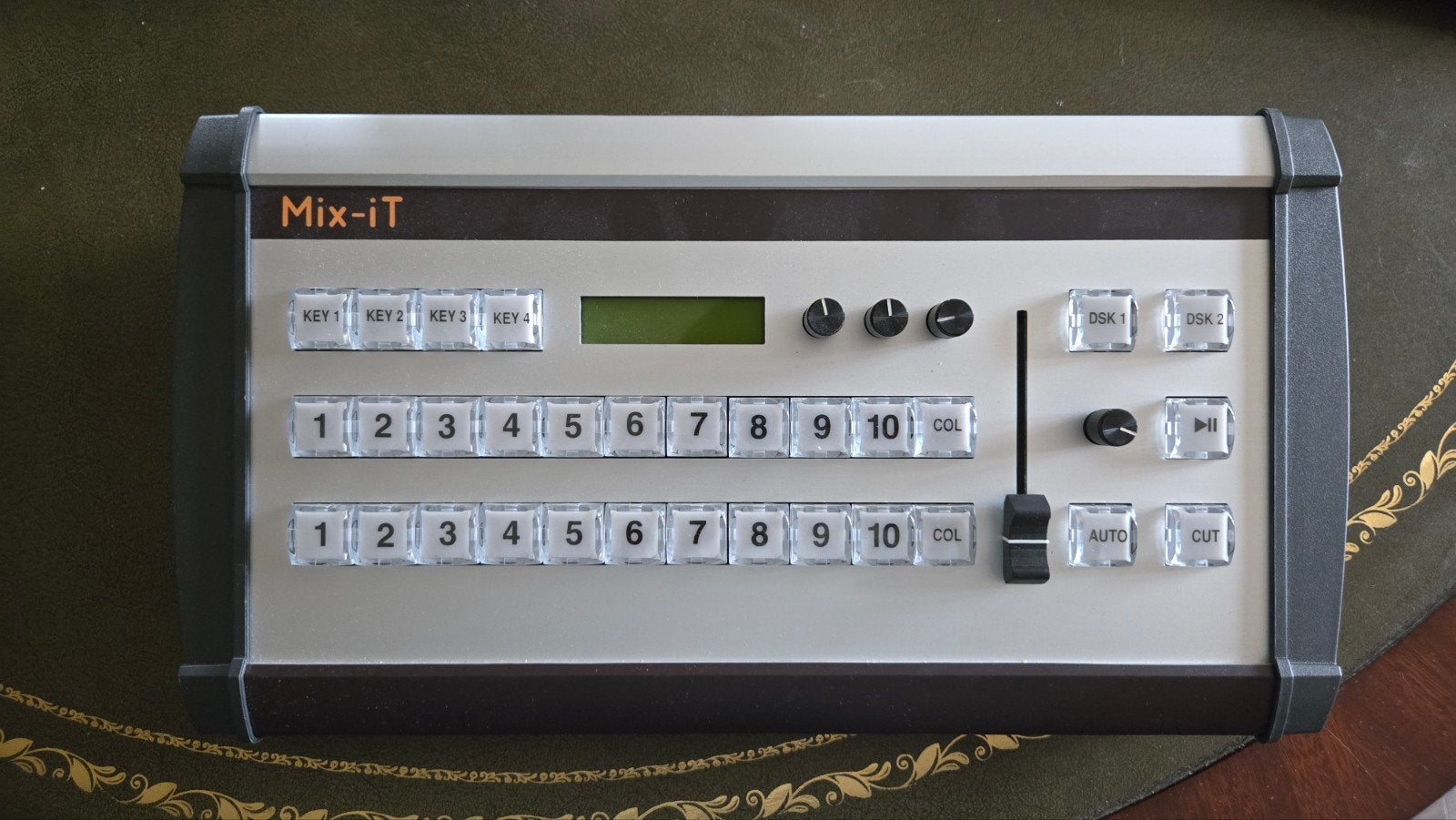 Mix iT controller voor Blackmagic ATEM switcher, Ophalen of Verzenden, Zo goed als nieuw