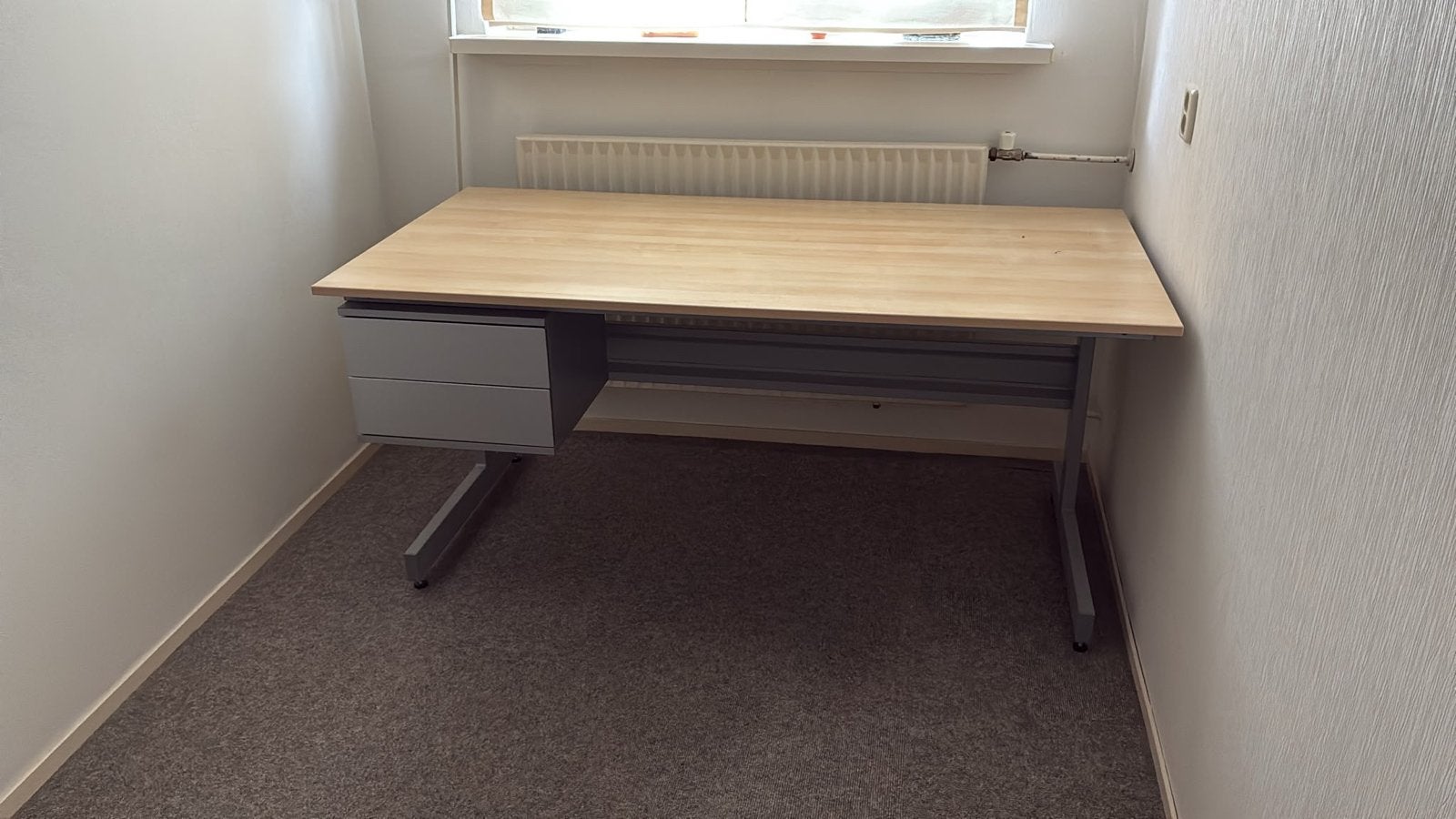 IKEA Bureau met lades en een nieuwe Galant ladekast., Demontabel, Hout, Ophalen of Verzenden, Zo goed als nieuw