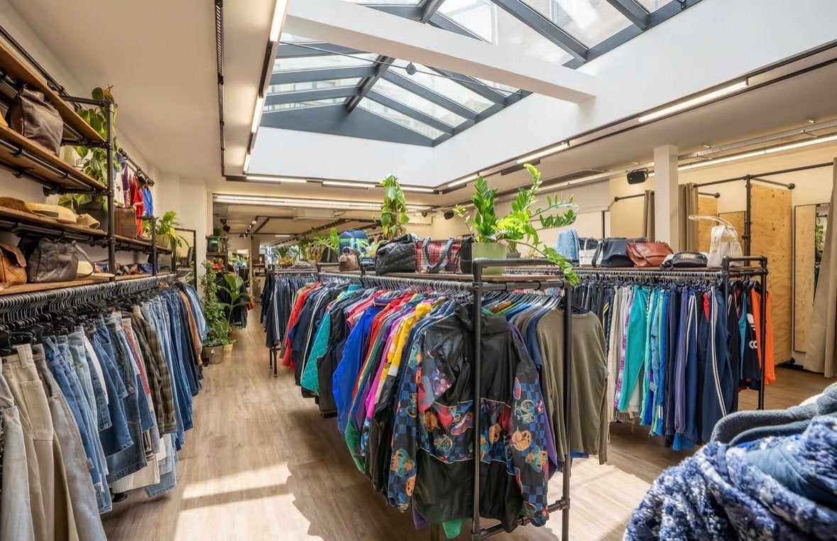 Winkelinterieur: Kledingrekken (Industriële Steigerbuizen), Ophalen