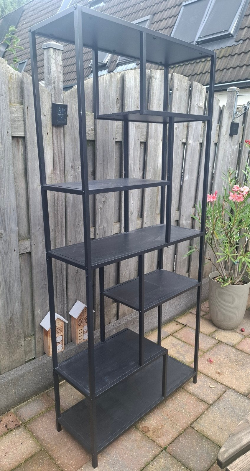 Zwarte metalen vakkenkast,  boekenkast, roomdivider, Ophalen, Met plank(en), 50 tot 100 cm, Zo goed als nieuw