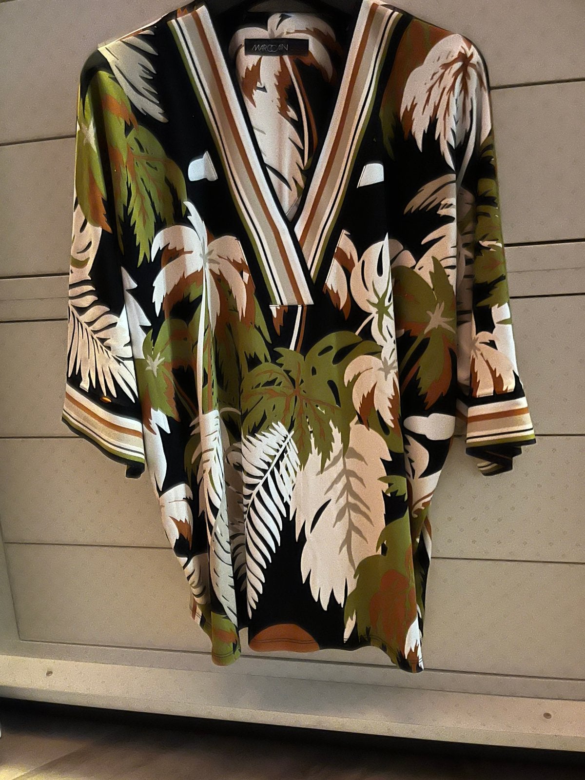 Prachtig Marc cain  shirt! Nieuw!, Kleding | Dames, Maat 42/44 (L), Nieuw, Ophalen of Verzenden, Korte mouw