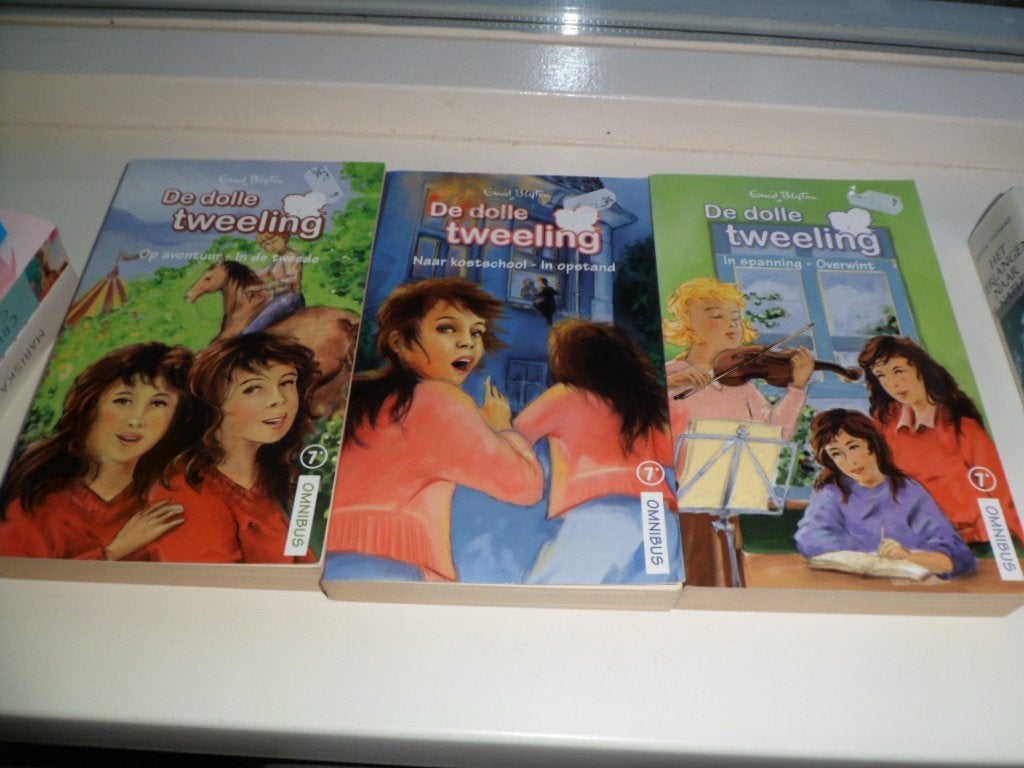 3 x De dolle tweeling omnibus - Enid Blyton, Ophalen of Verzenden, Zo goed als nieuw, Enid Blyton