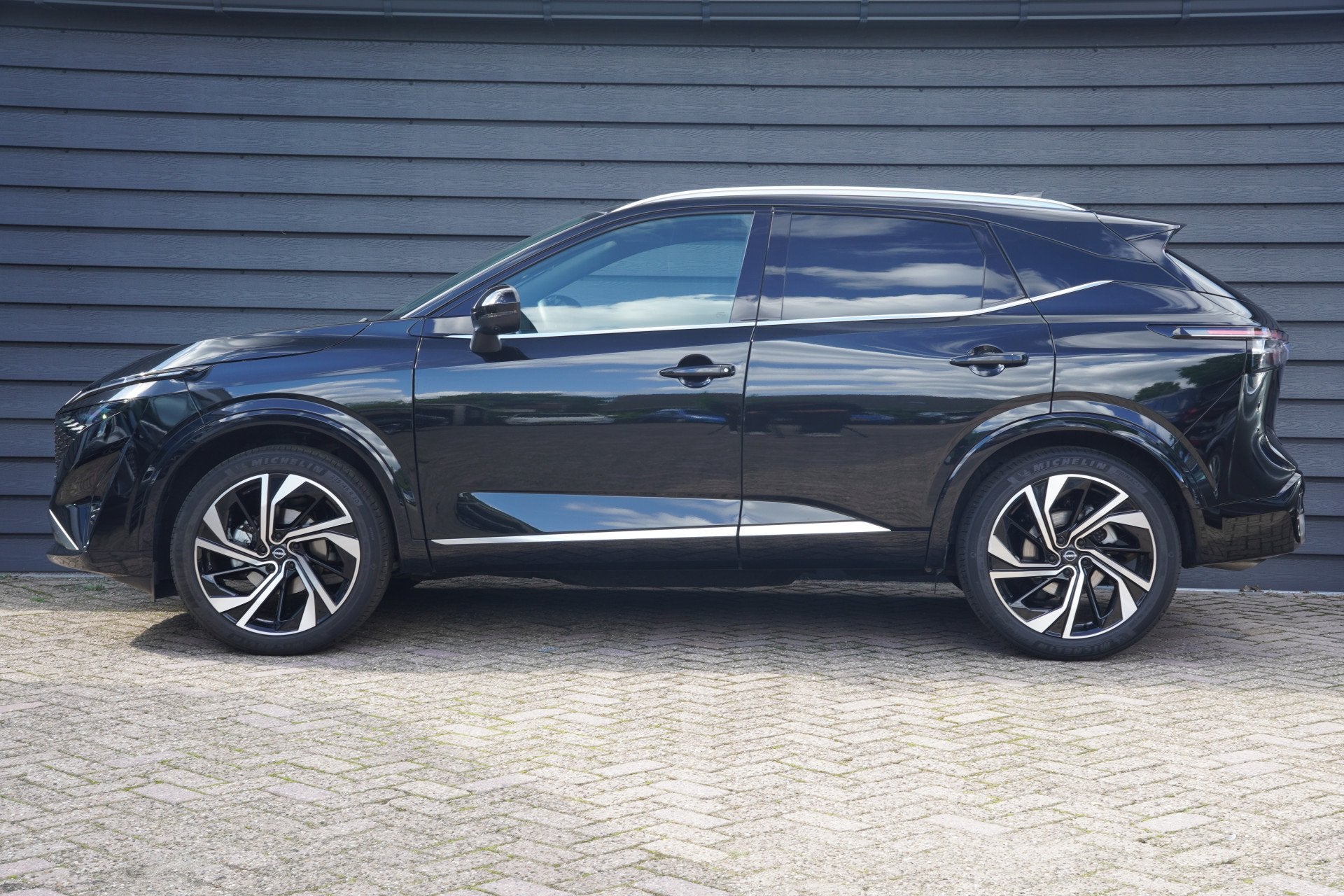Nissan QASHQAI 1.3 MHEV Xtronic Tekna Plus - LEDER - PANODAK, Auto's, Nissan, Zwart, 4 cilinders, Zwart, Bedrijf