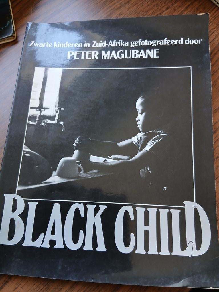 Black Child - Peter Magubane (Zuid-Afrikaanse fotografie), Ophalen of Verzenden, Gelezen, Peter Magubane, Wereld overig