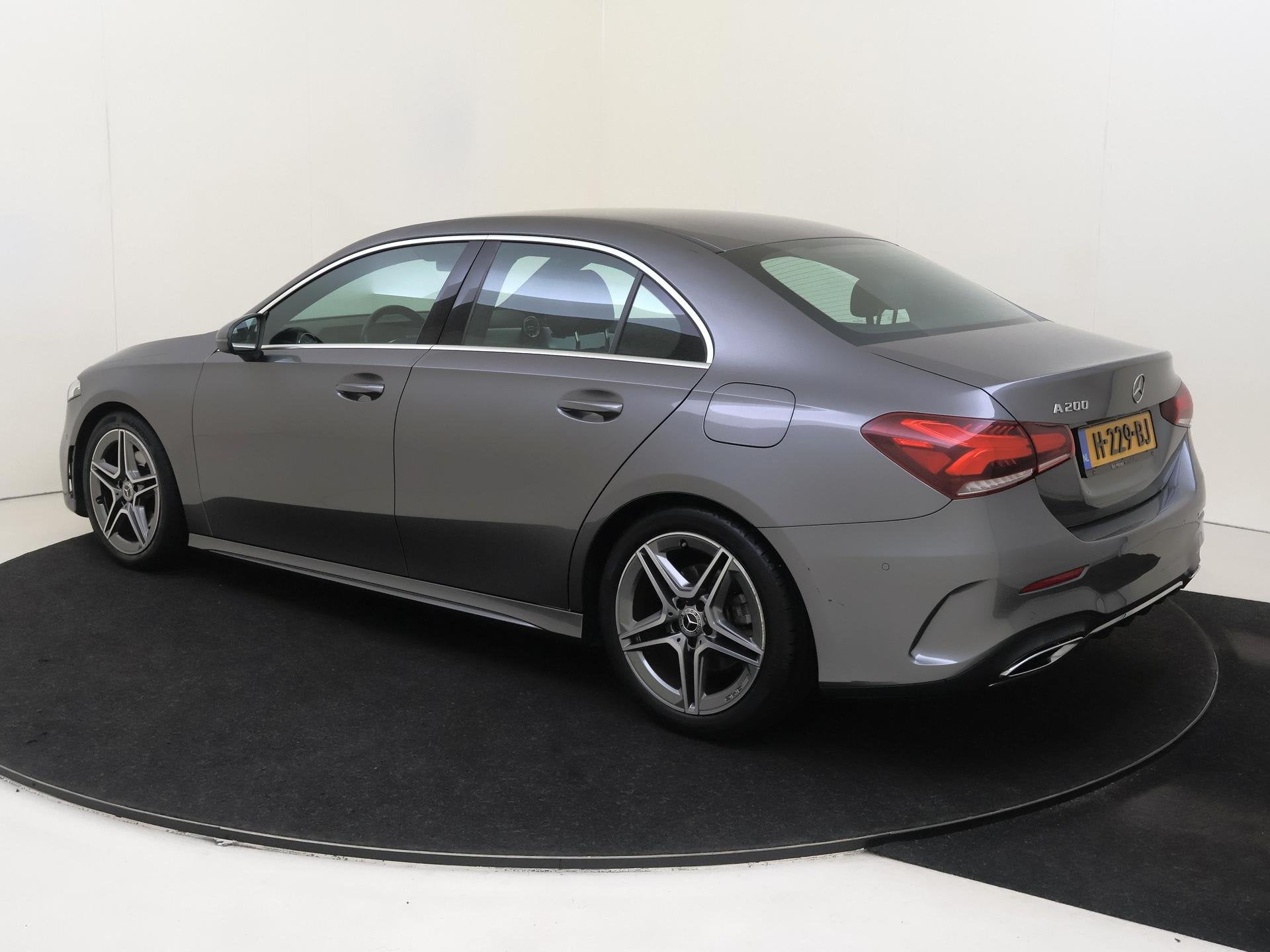 Mercedes-Benz A-klasse 200 Business Solution AMG Sfeerverlic, Auto's, Mercedes-Benz, Lane Keeping Assist, Gebruikt, 4 cilinders